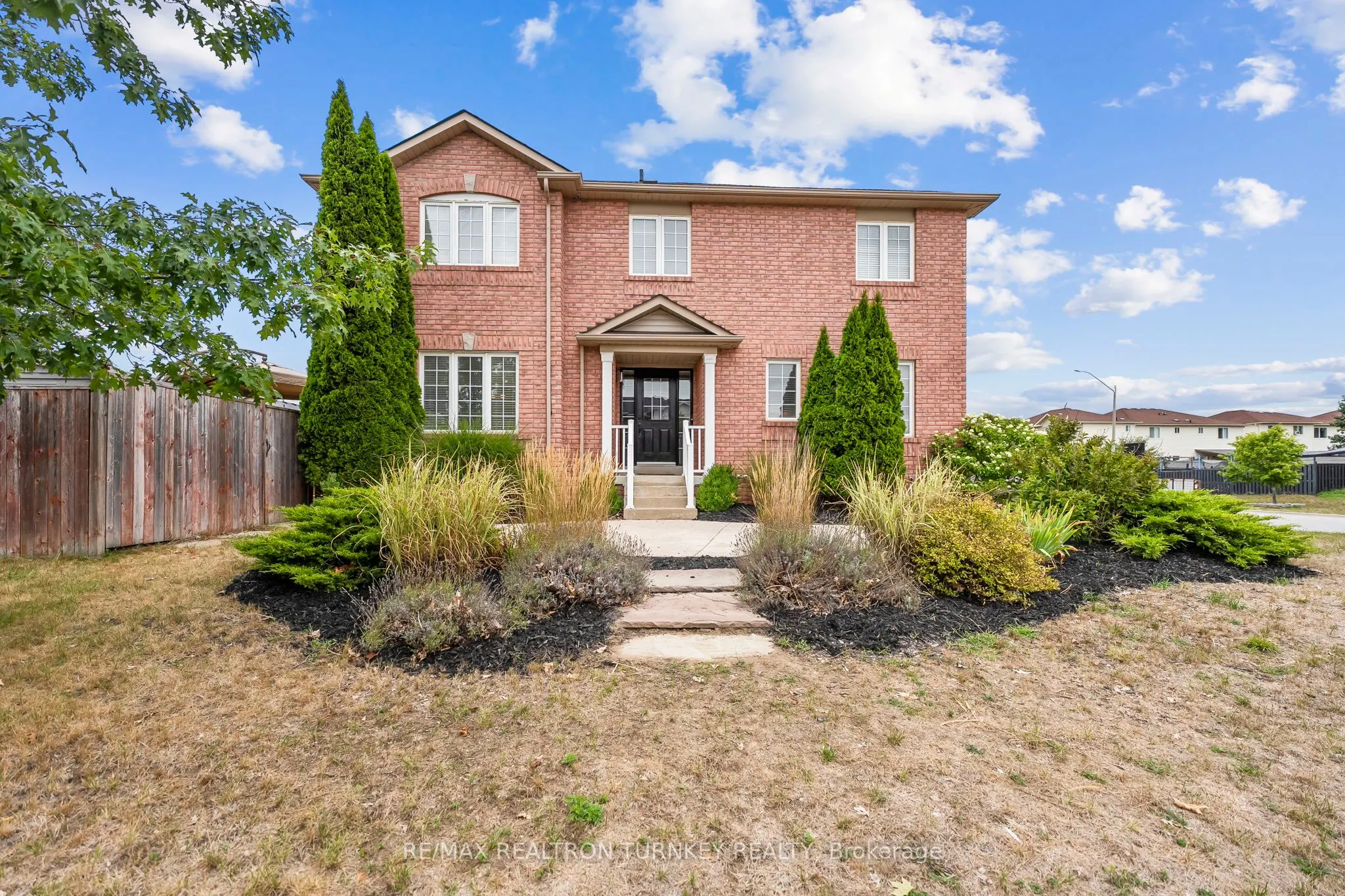 84 Admiral Crescent