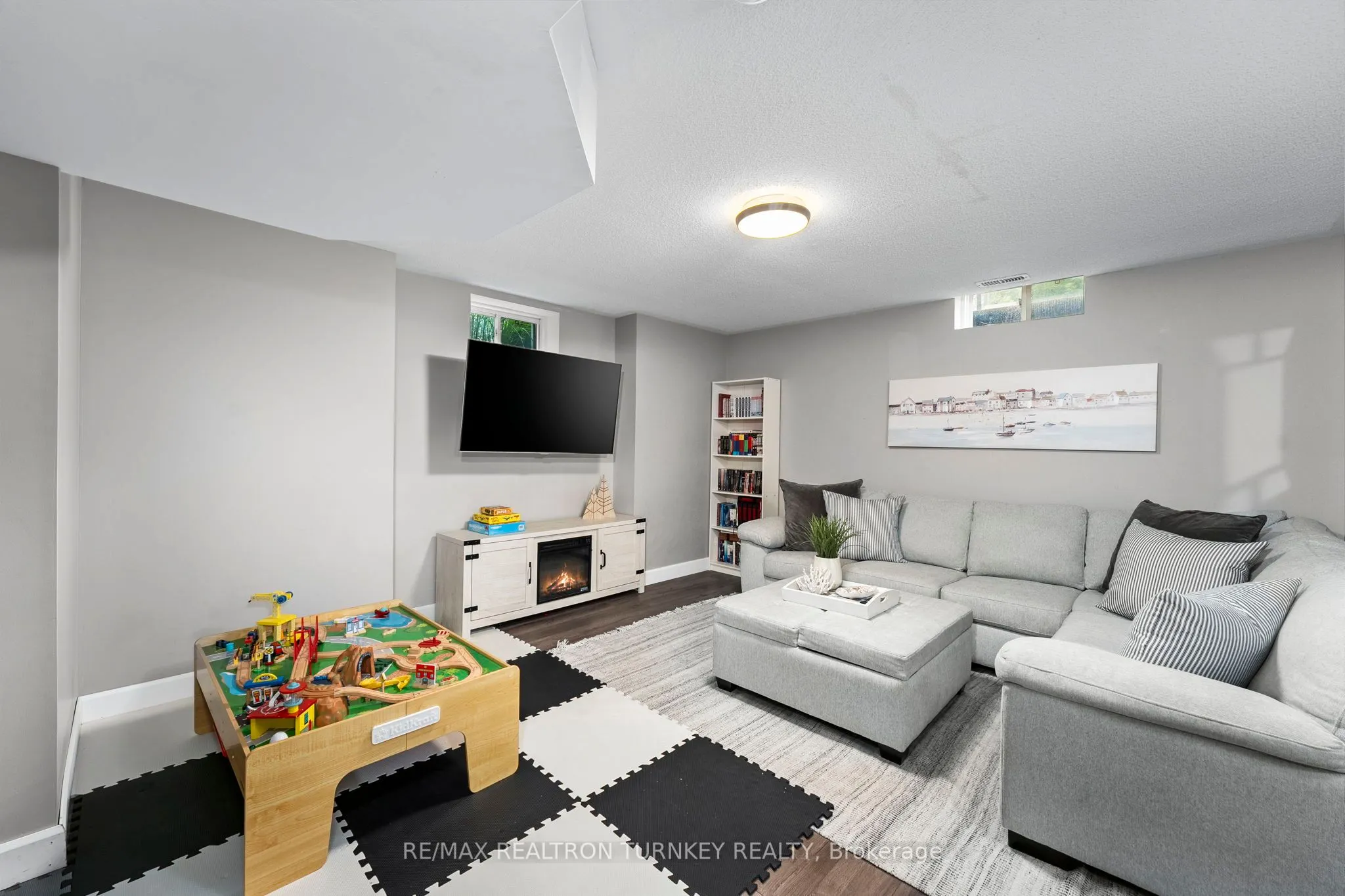 84 Admiral Crescent
