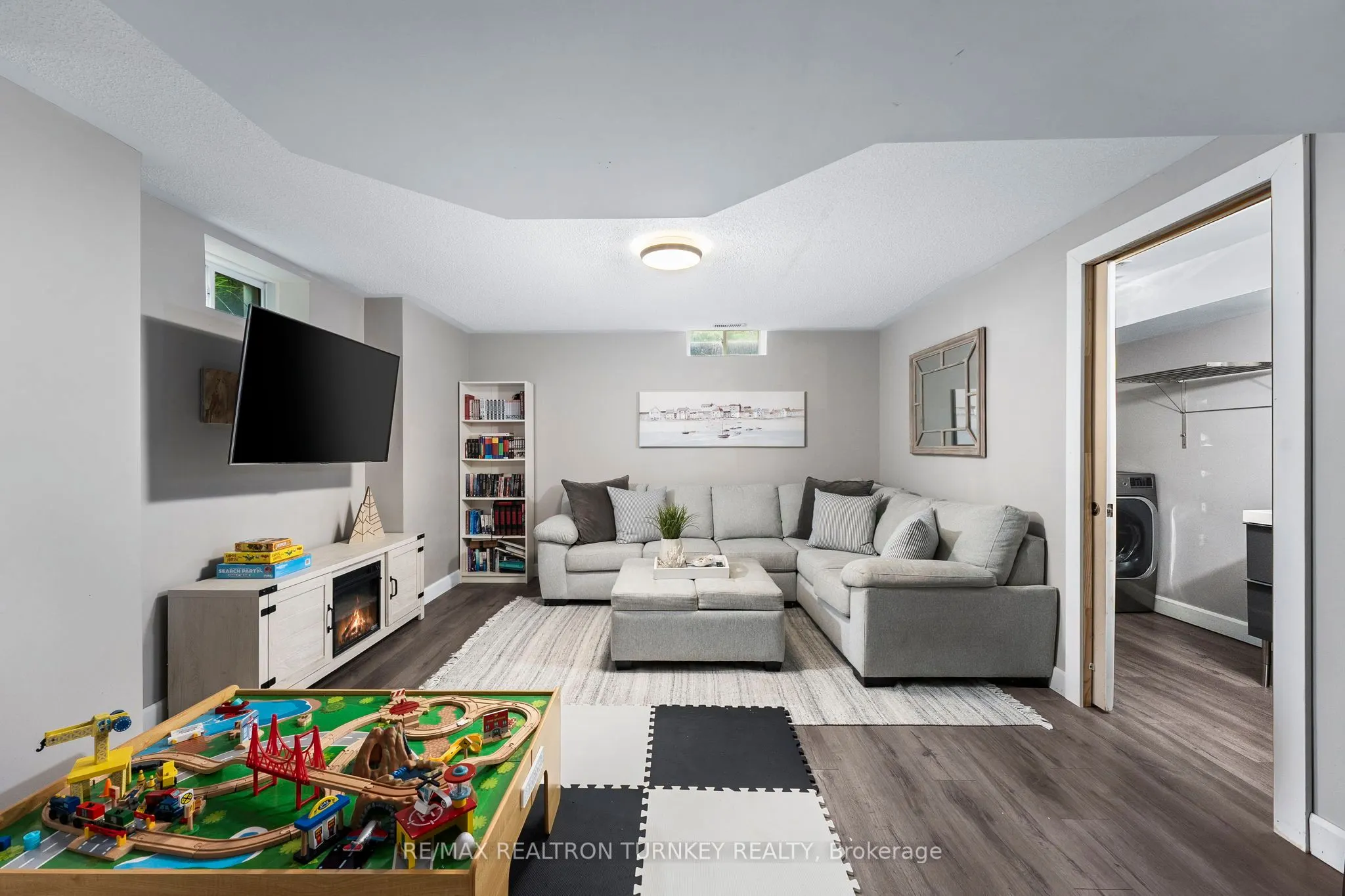 84 Admiral Crescent