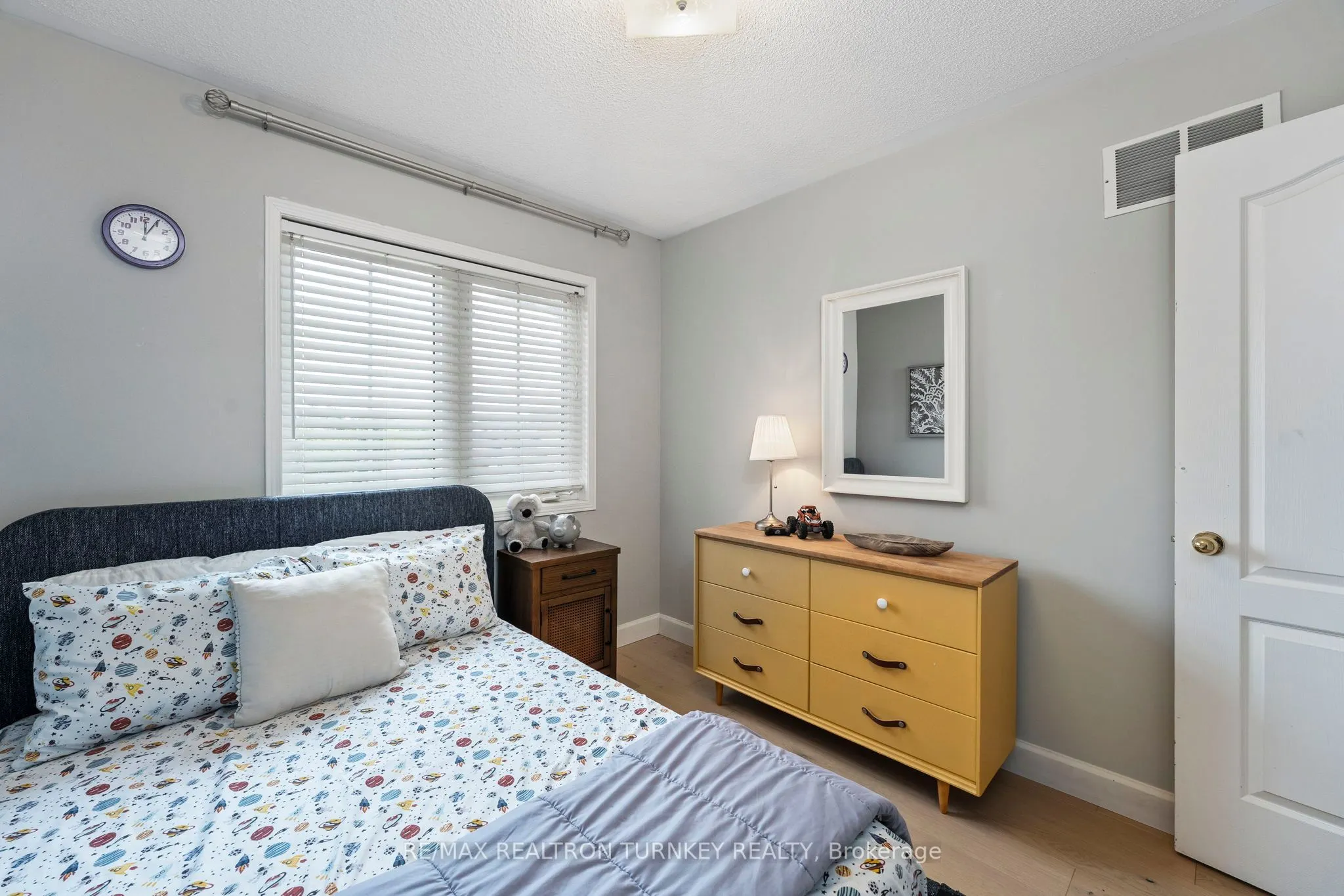 84 Admiral Crescent