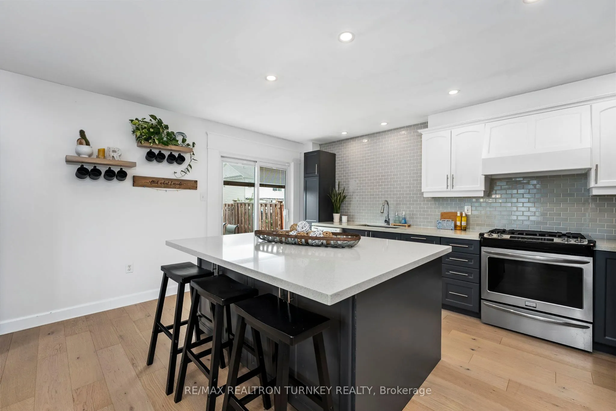 84 Admiral Crescent
