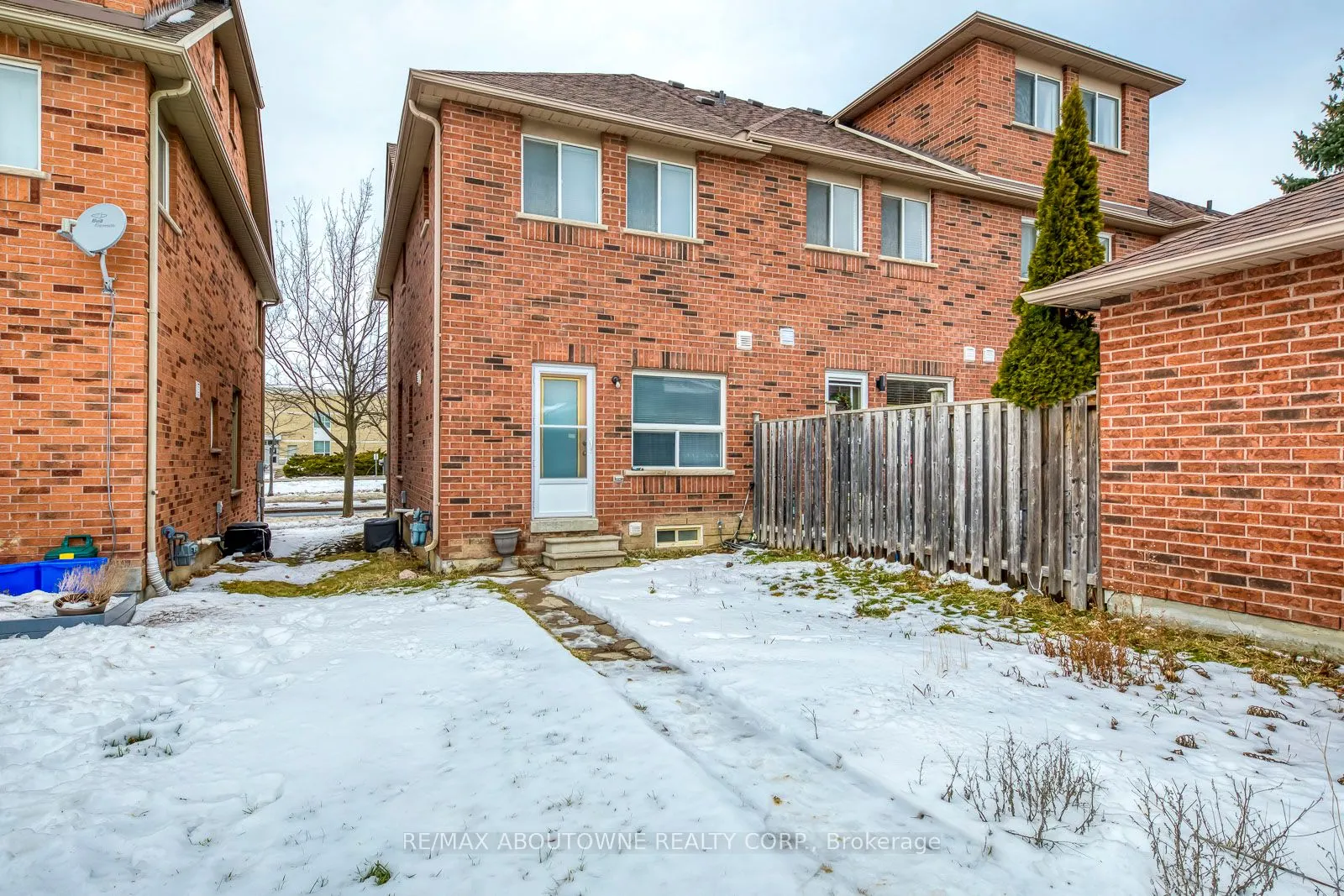 83 Bur Oak Avenue