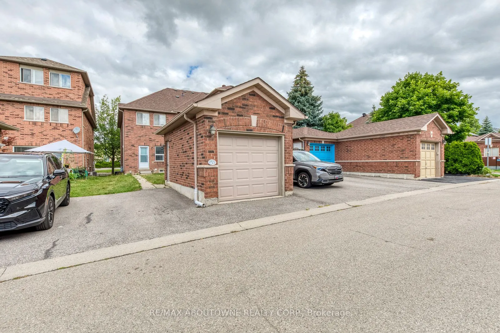 83 Bur Oak Avenue