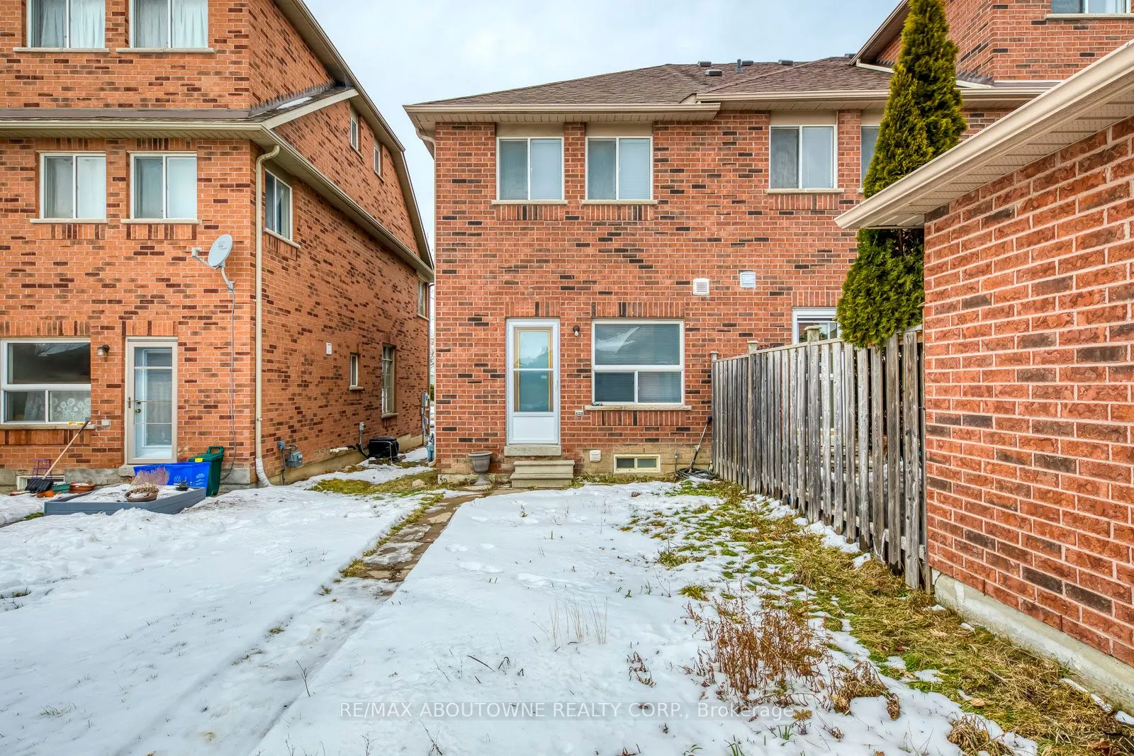 83 Bur Oak Avenue