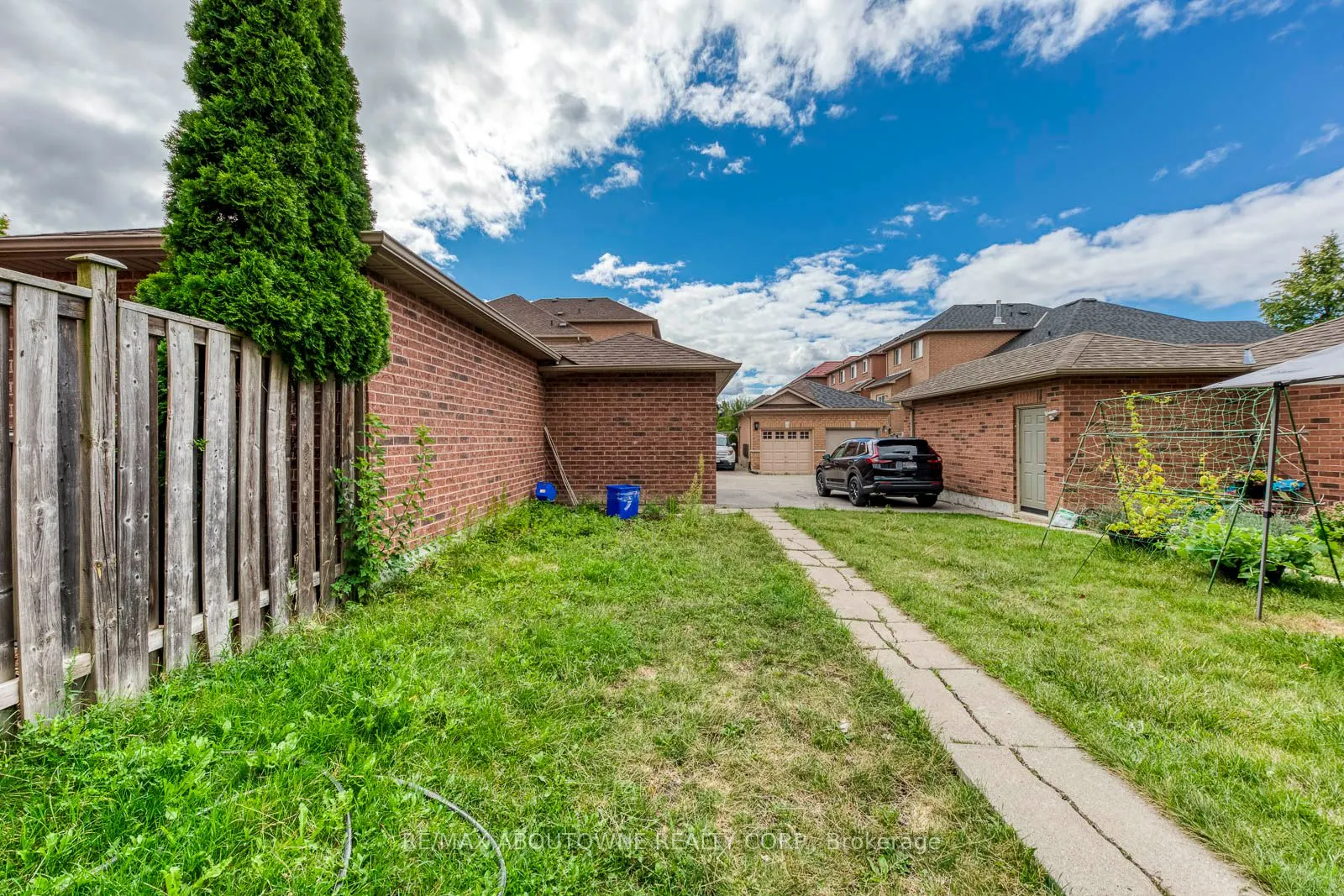 83 Bur Oak Avenue