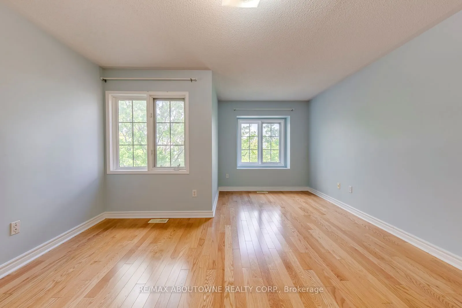 83 Bur Oak Avenue