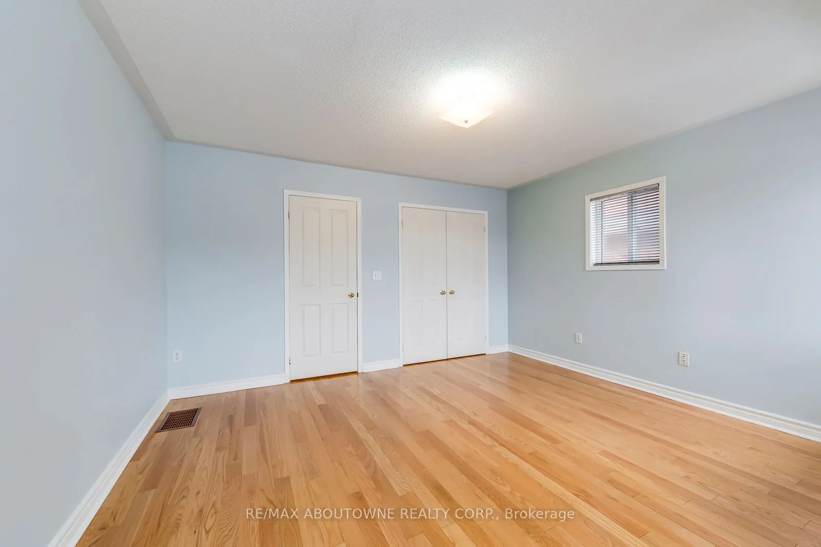 83 Bur Oak Avenue