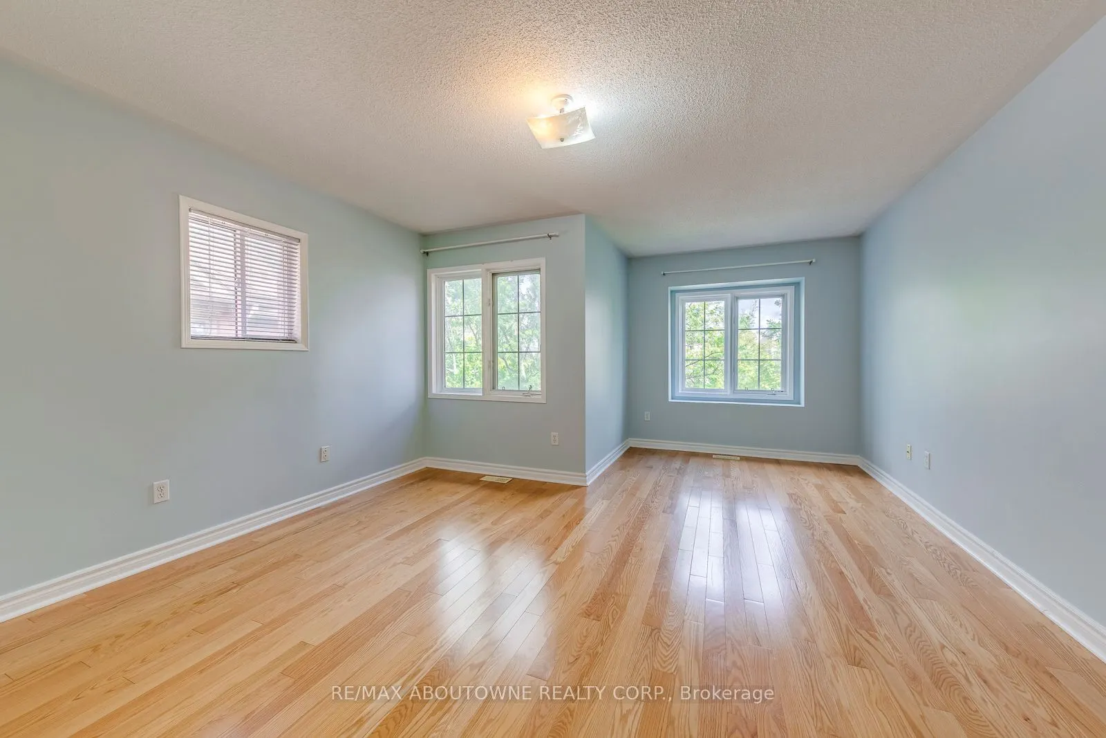 83 Bur Oak Avenue