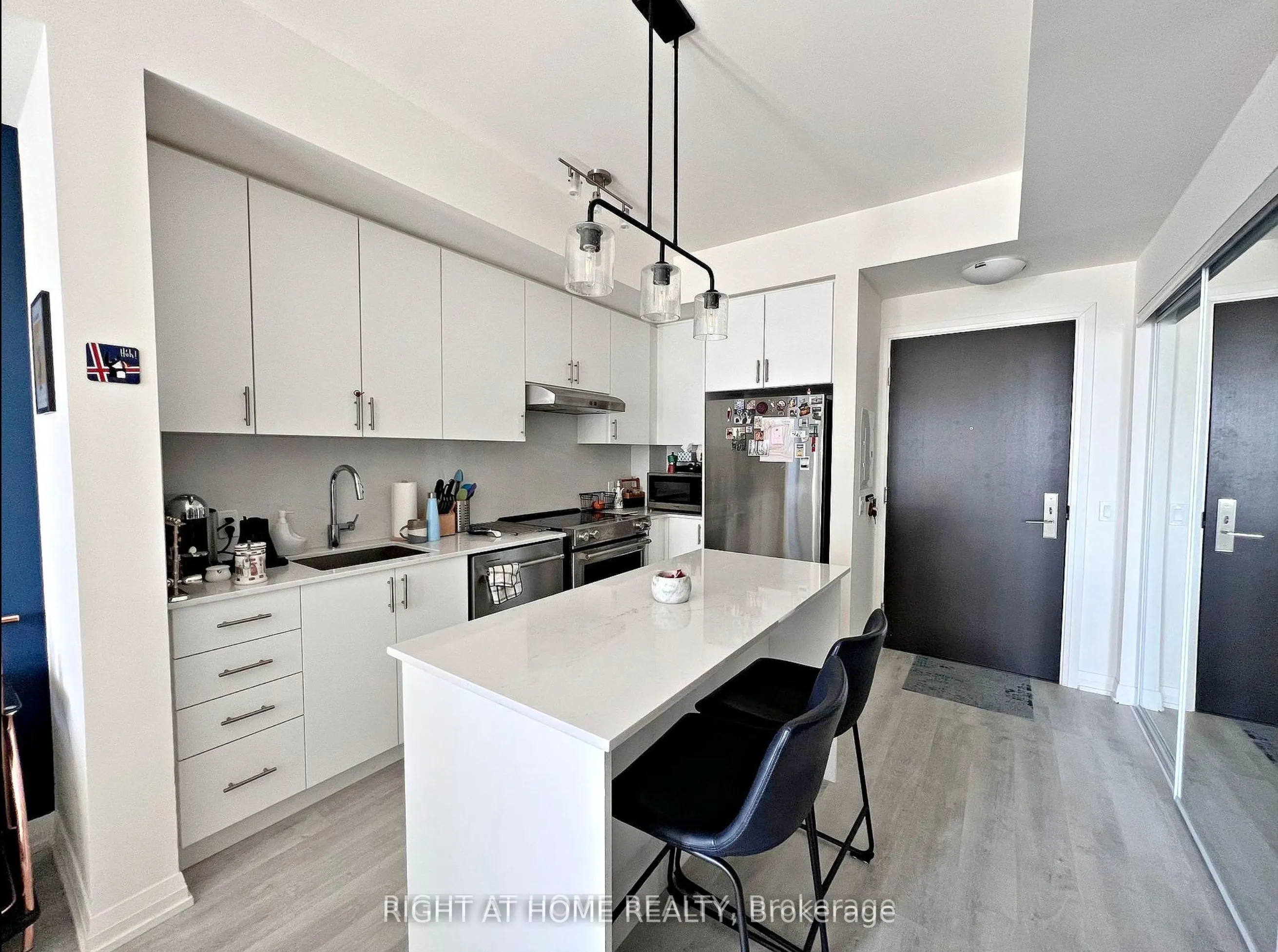 9000 Jane Street, #504