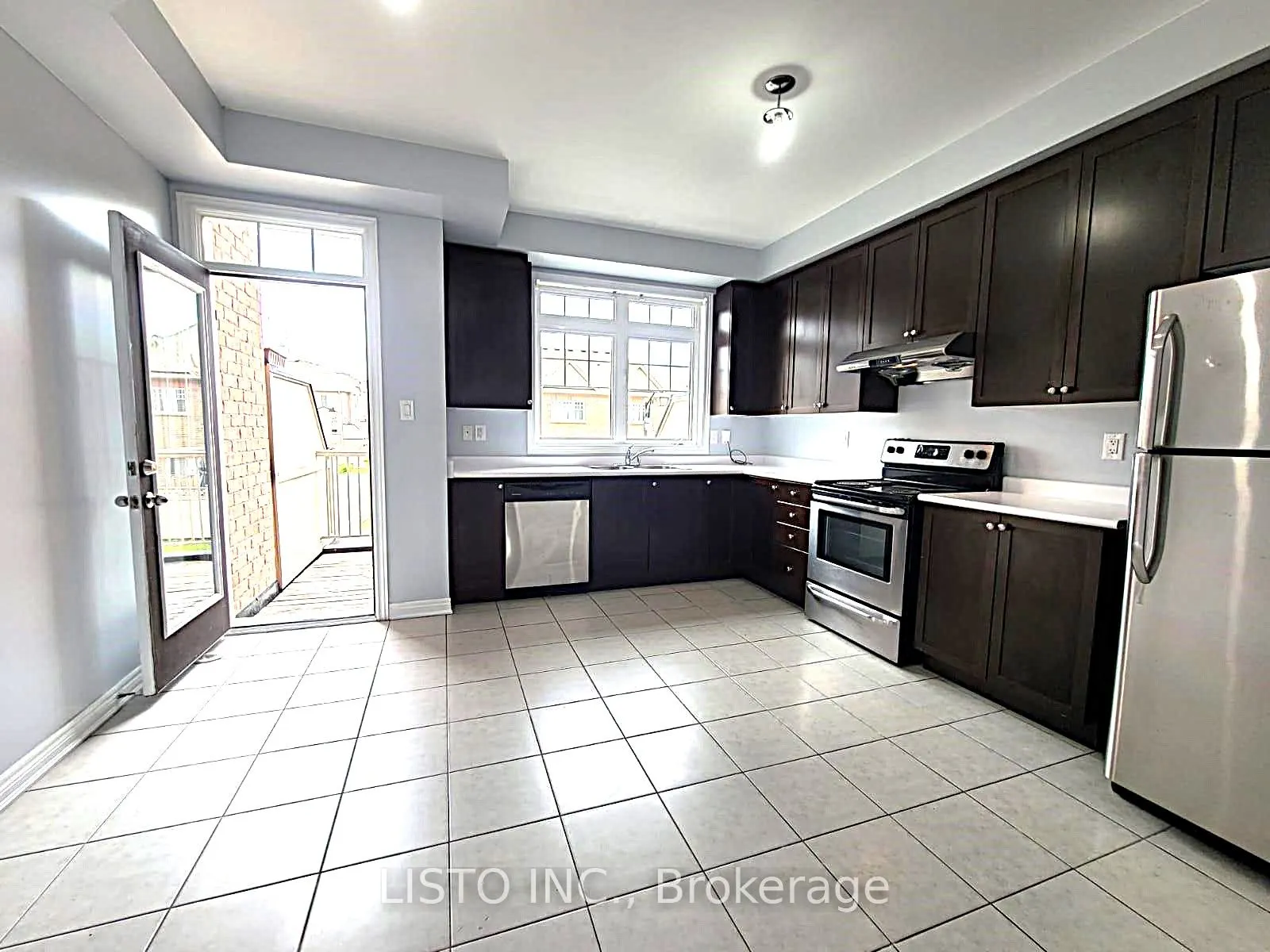 21 Dundas Way