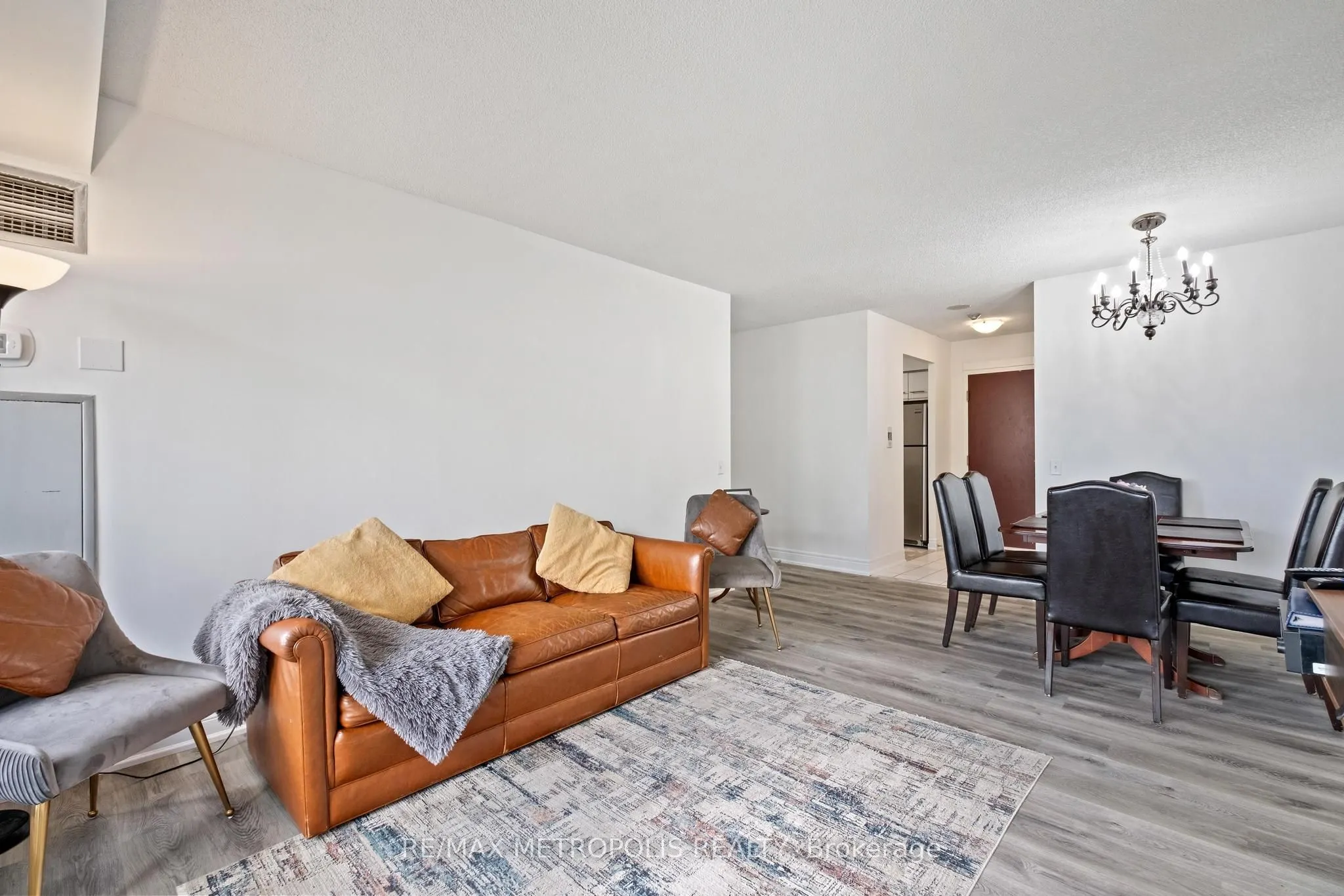 81 Townsgate Drive, #701
