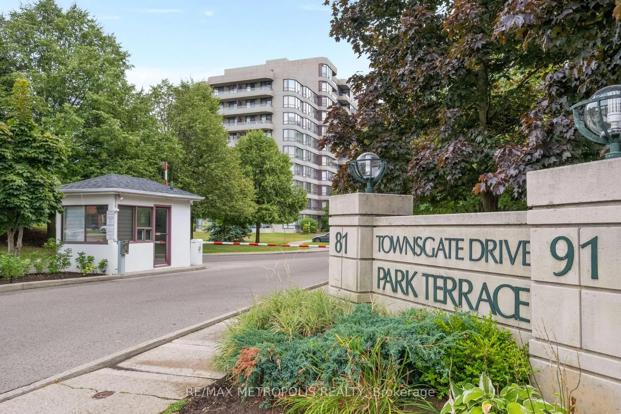 81 Townsgate Drive, #701