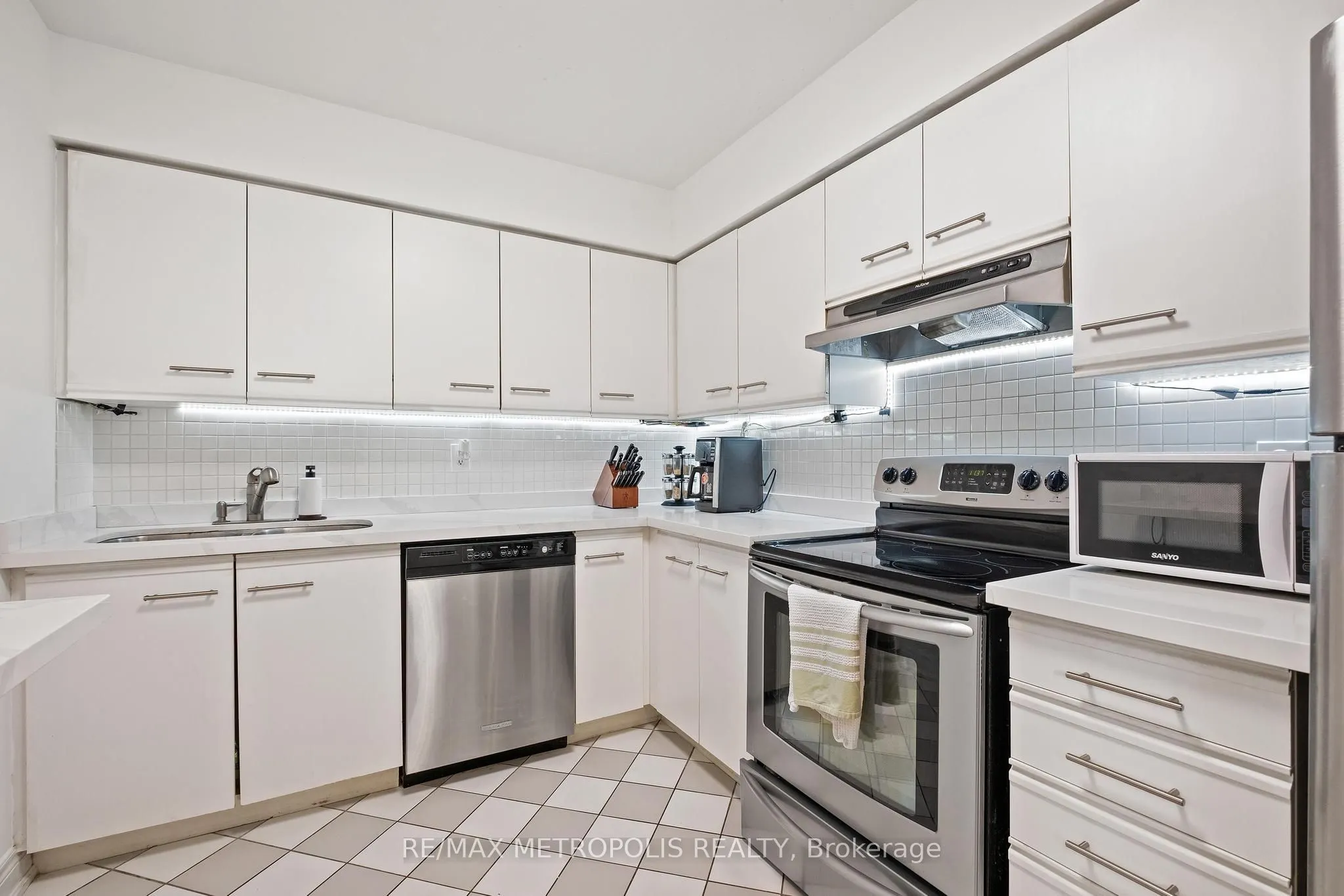81 Townsgate Drive, #701