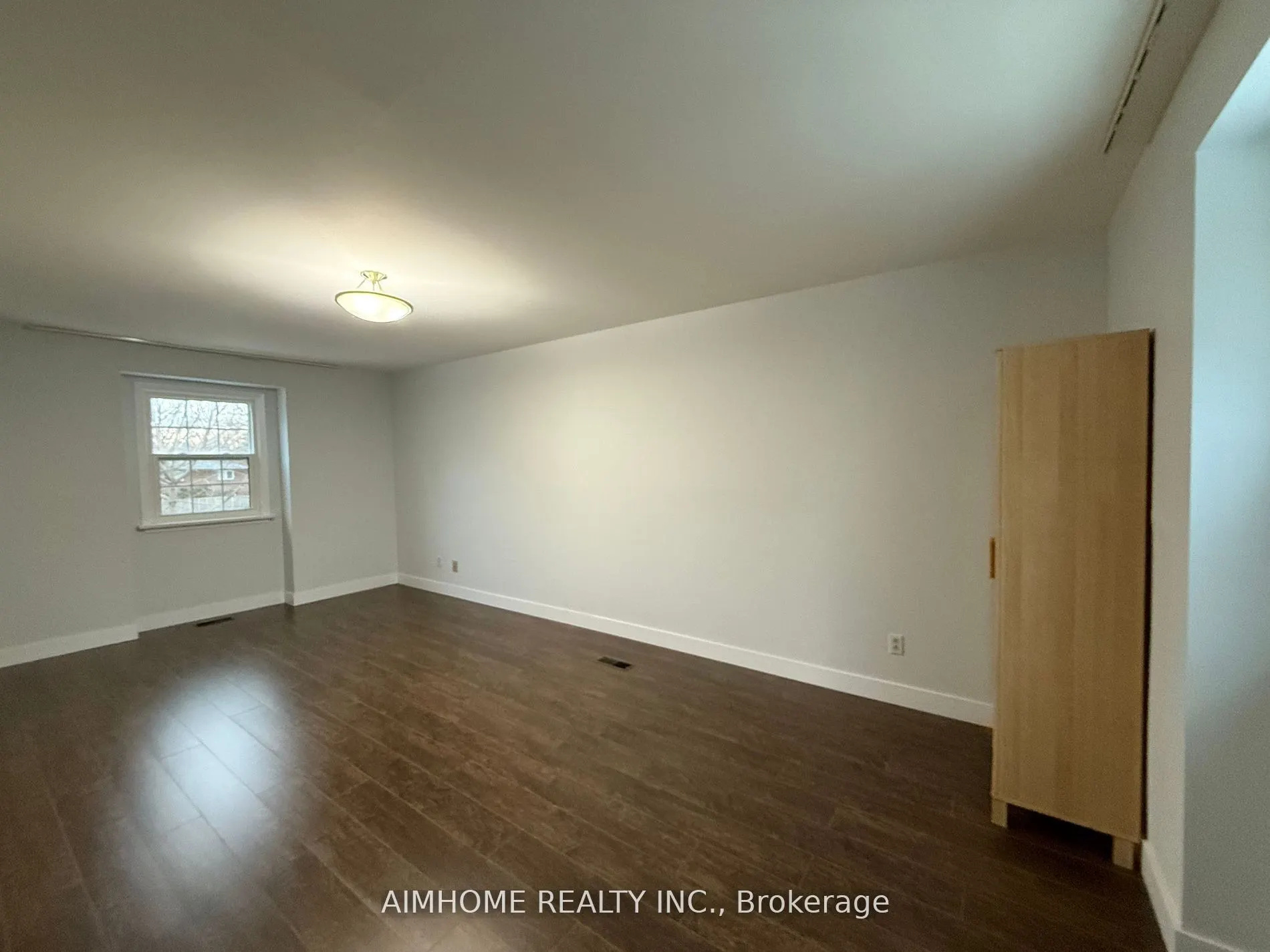 338 Steeles Avenue E