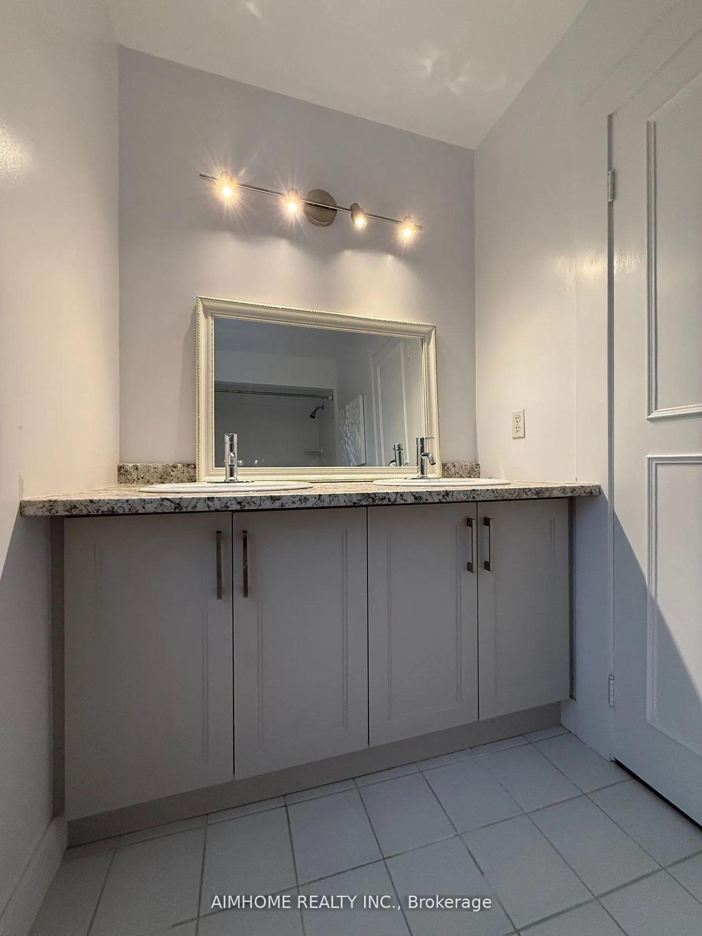 338 Steeles Avenue E