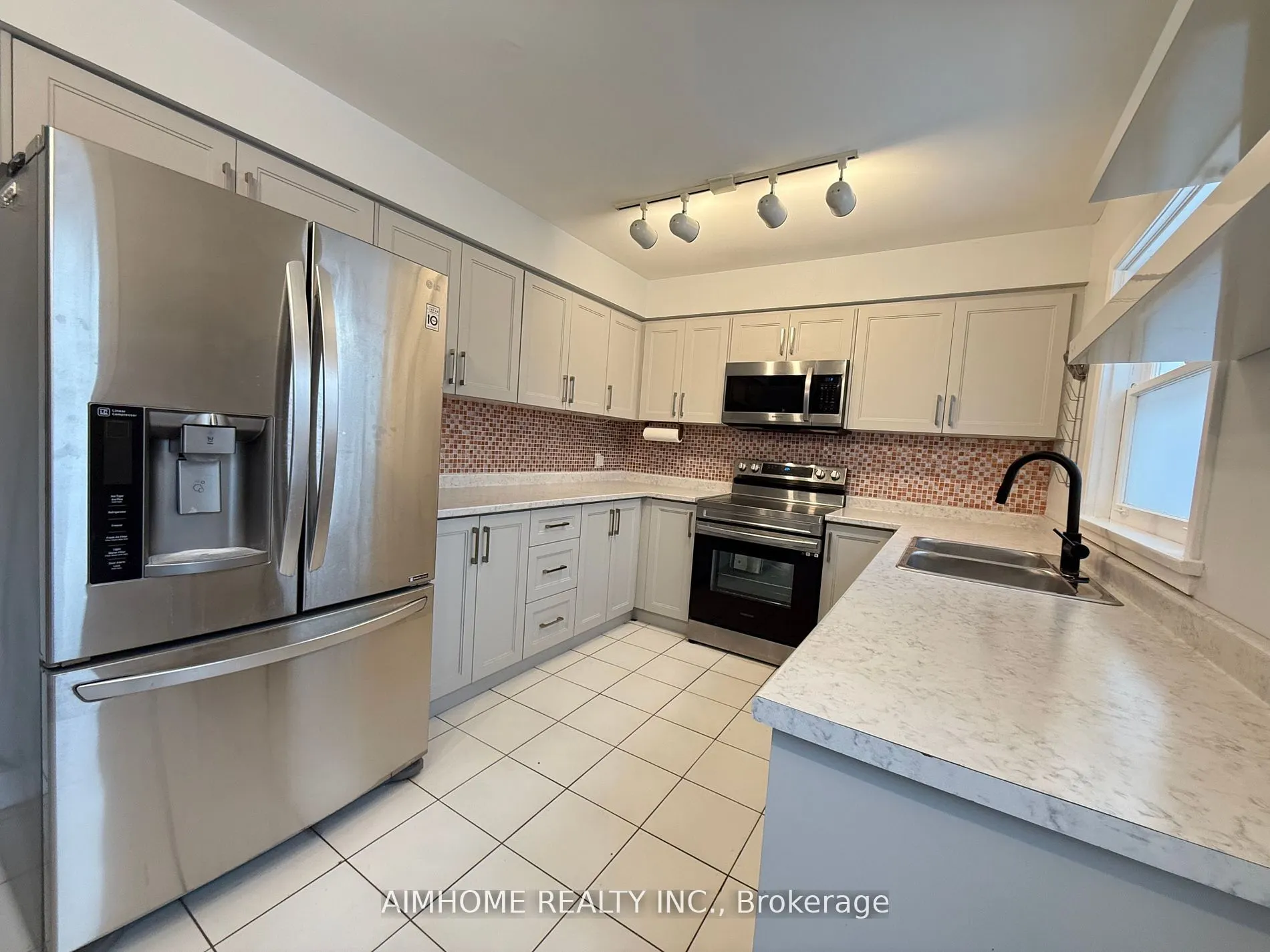 338 Steeles Avenue E