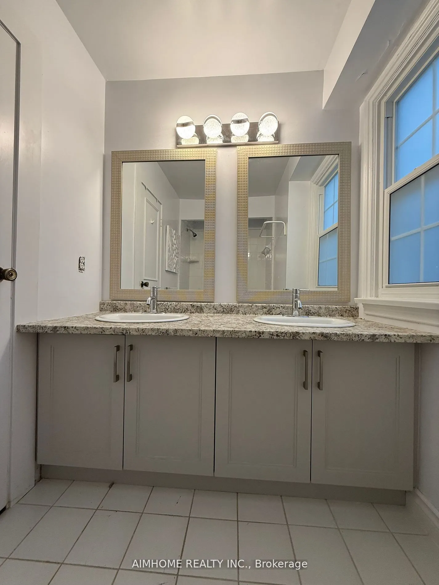 338 Steeles Avenue E