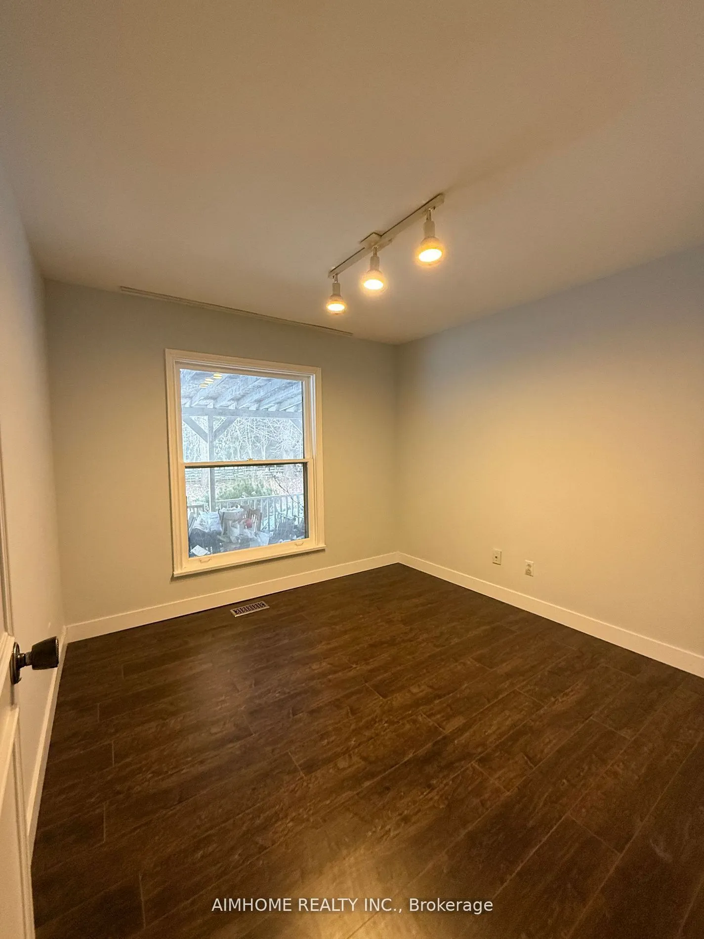 338 Steeles Avenue E