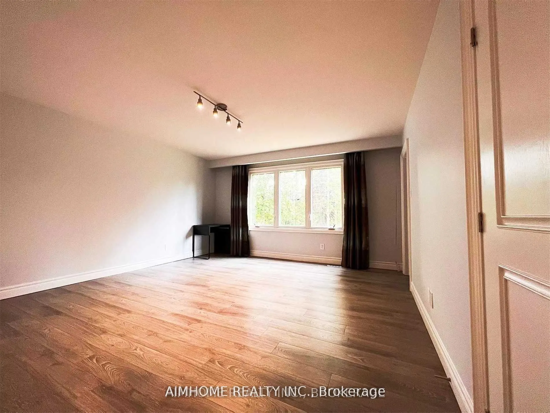 344 Steeles Avenue E