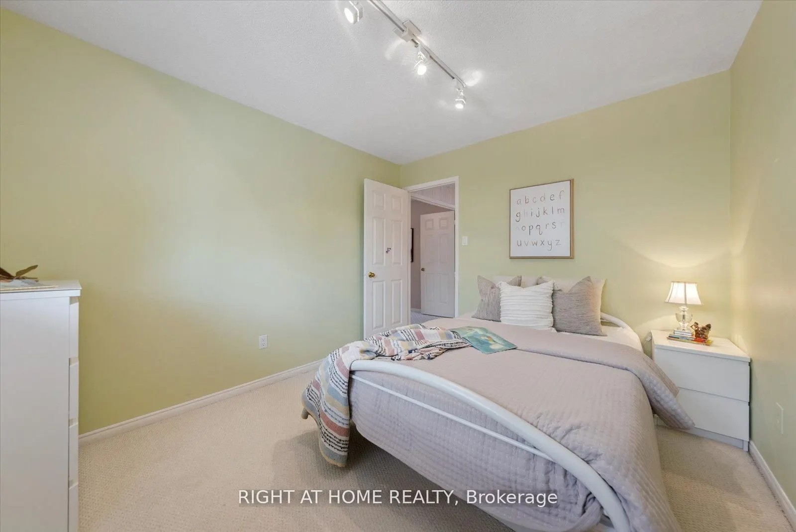 97 Topham Crescent