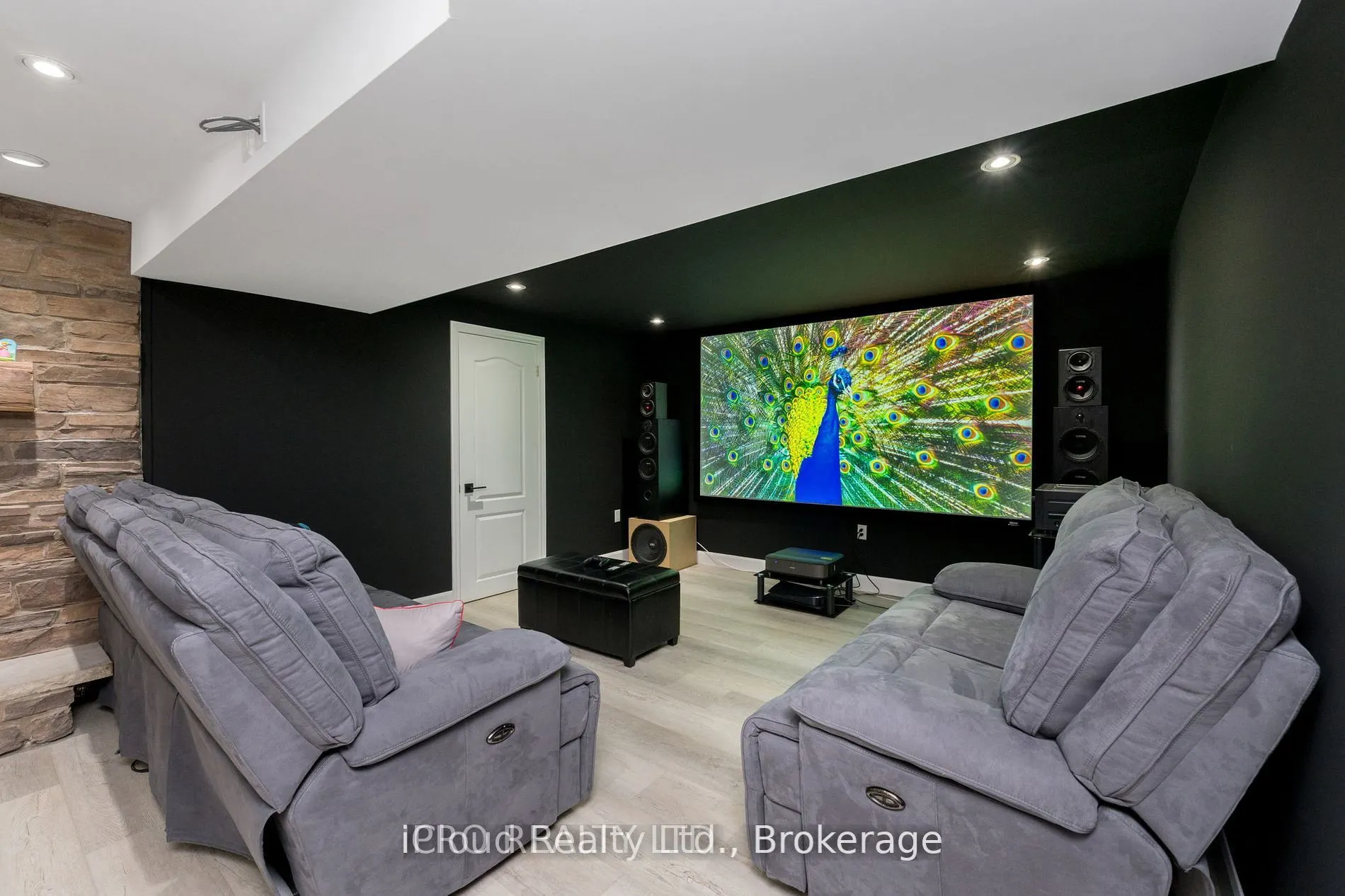 8 Cardwell Court