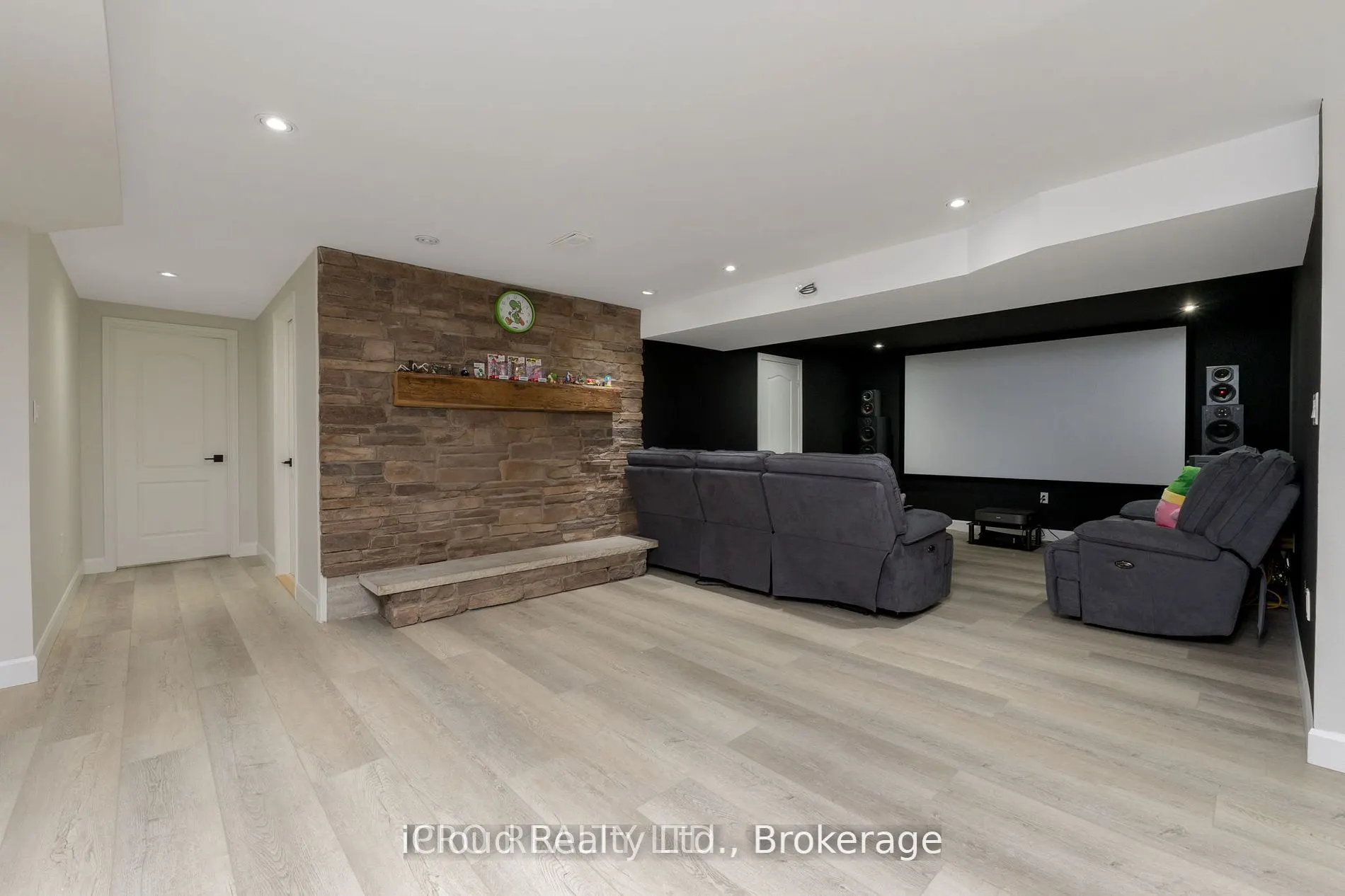 8 Cardwell Court