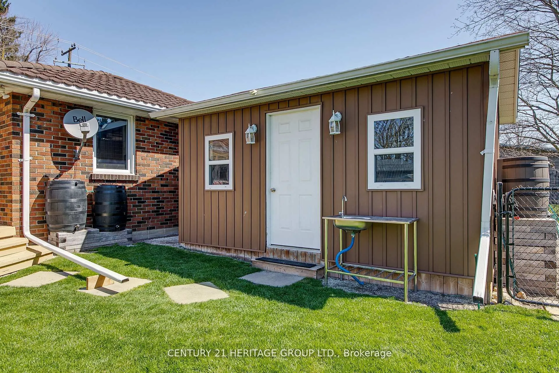 211 Albert Street W