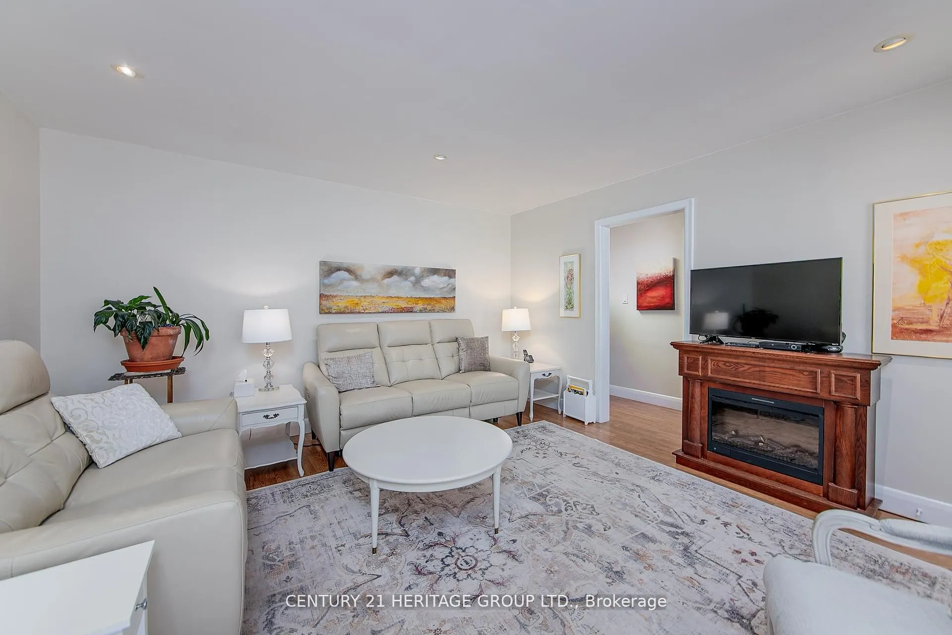 211 Albert Street W
