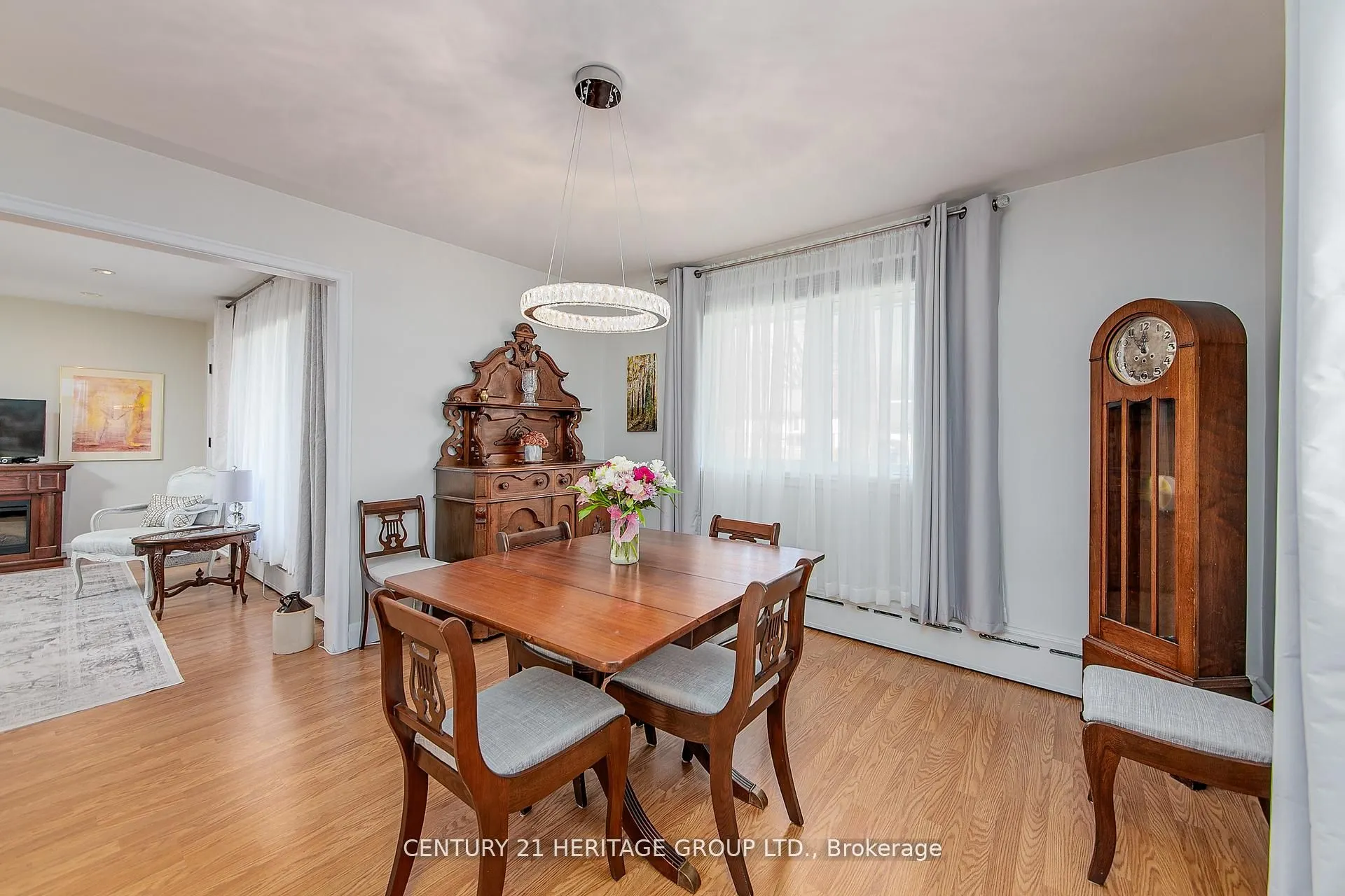 211 Albert Street W