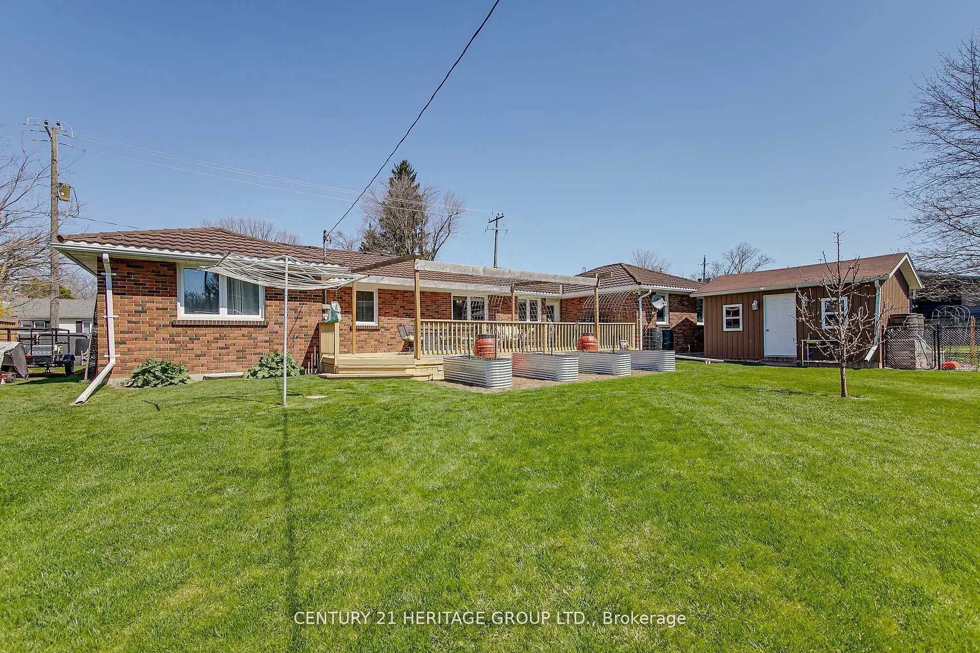 211 Albert Street W