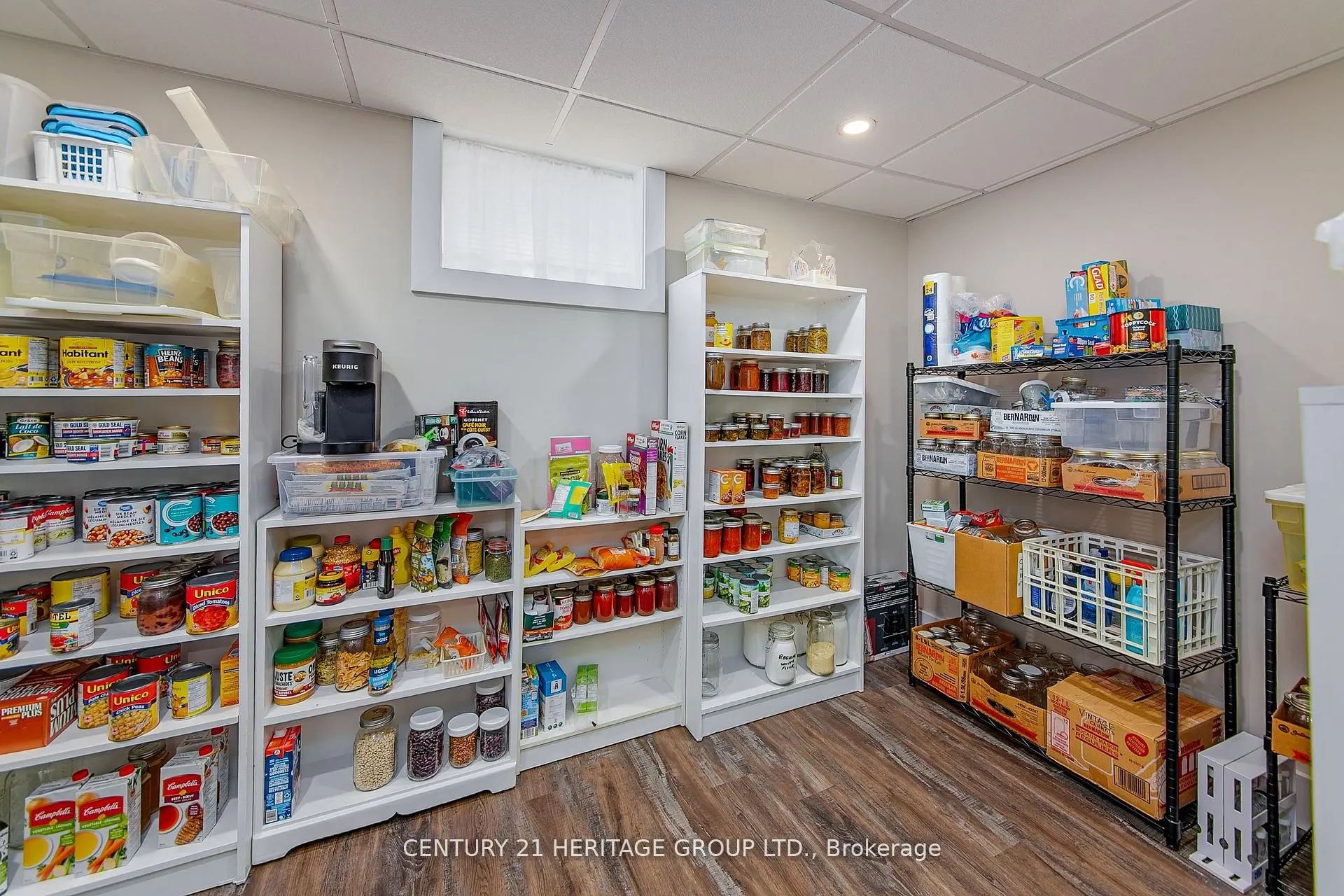211 Albert Street W