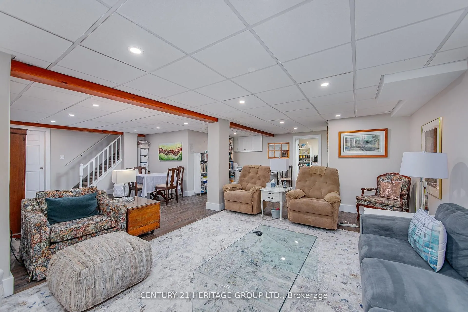 211 Albert Street W