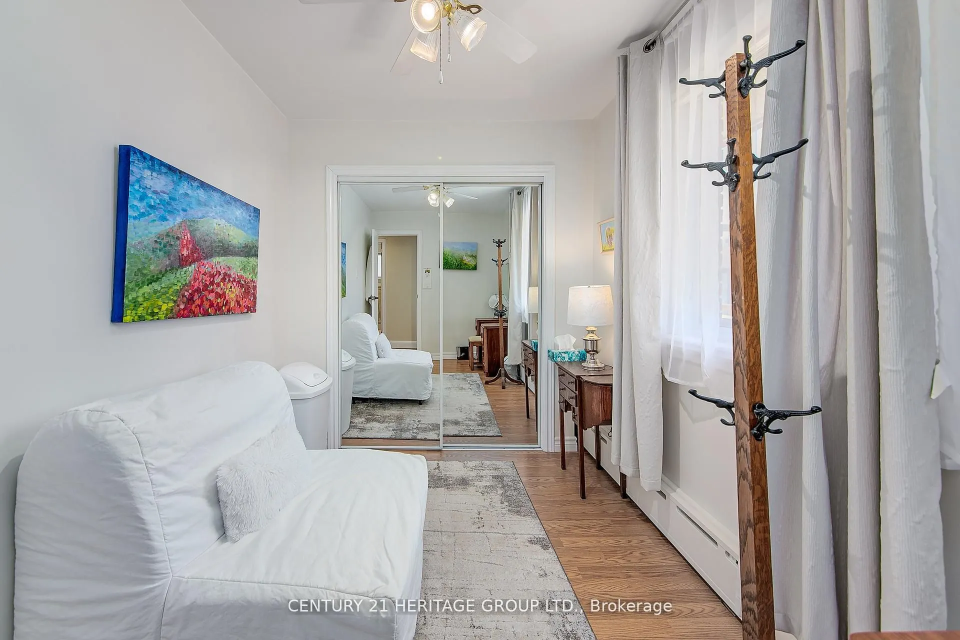211 Albert Street W