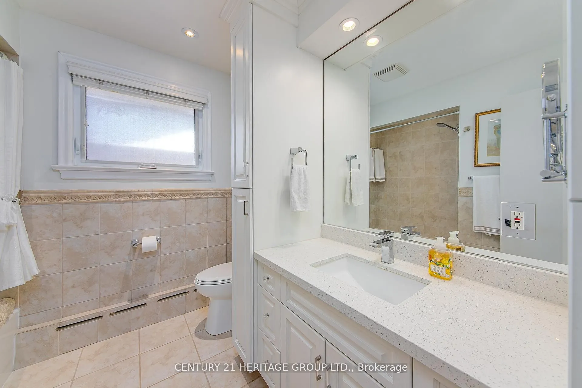 211 Albert Street W