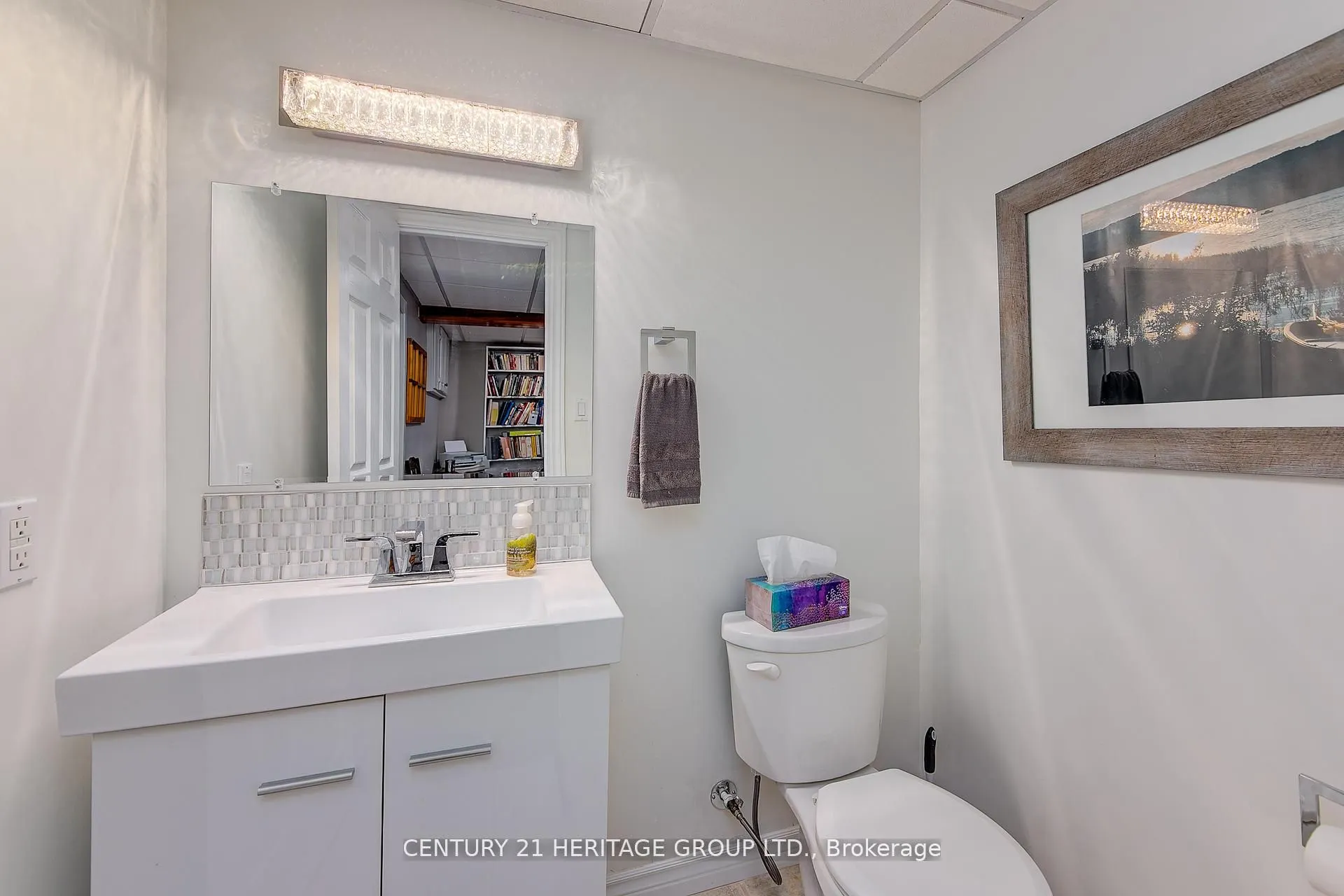 211 Albert Street W