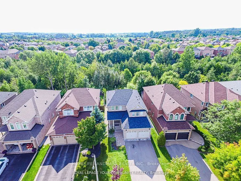 111 Deerwood Crescent