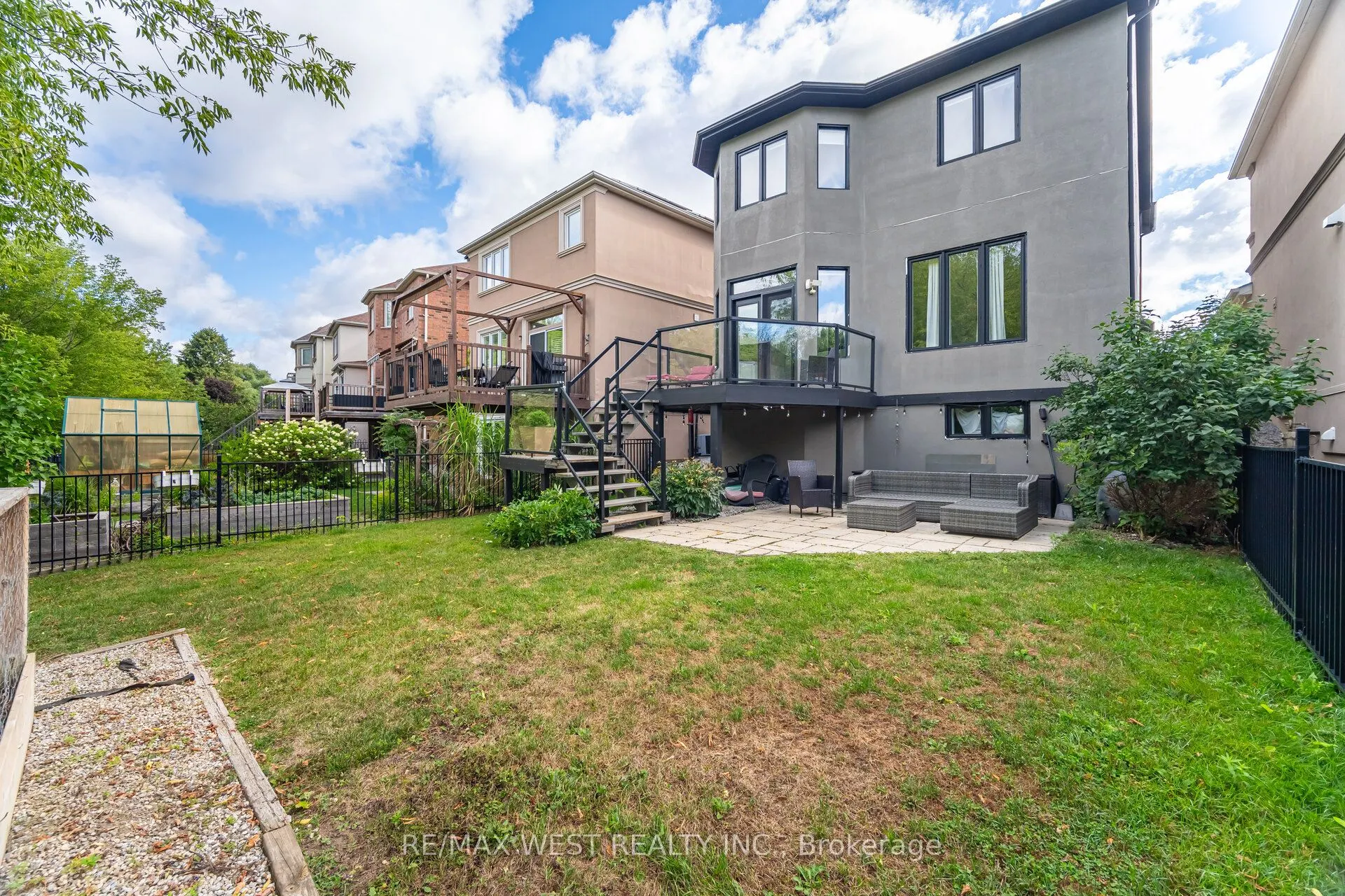 34 Willow Tree Street
