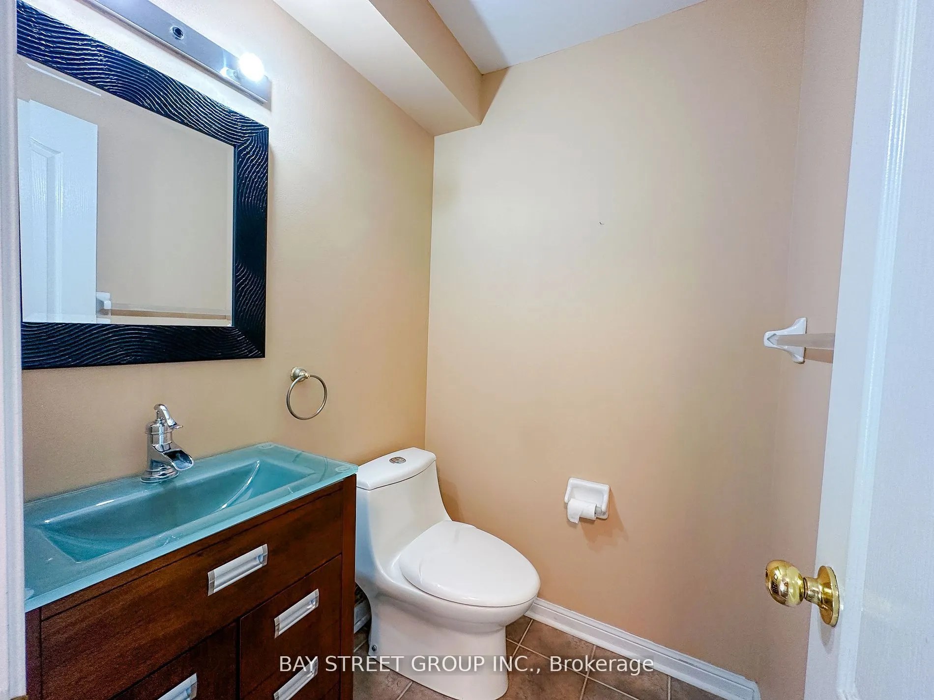 216 Equator Crescent