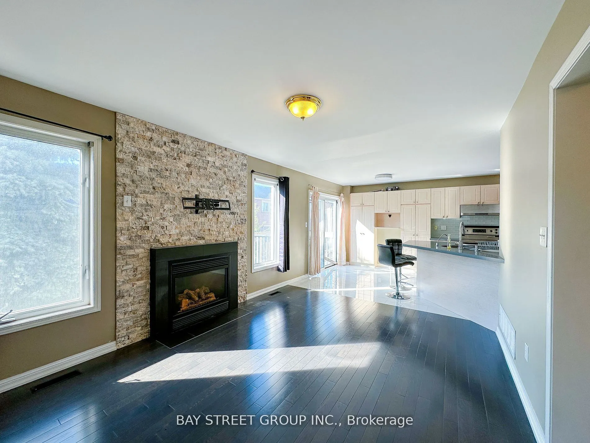 216 Equator Crescent