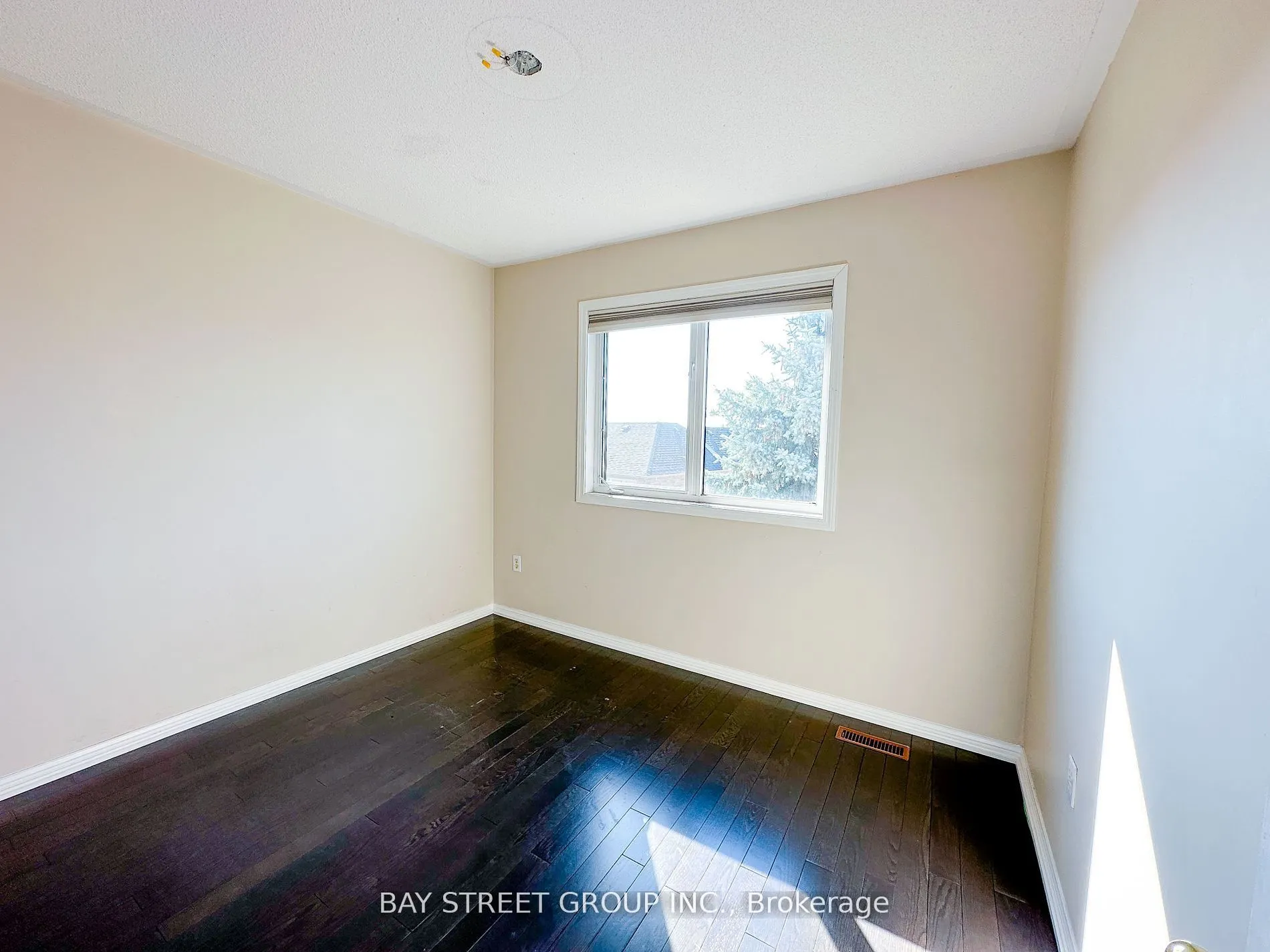 216 Equator Crescent