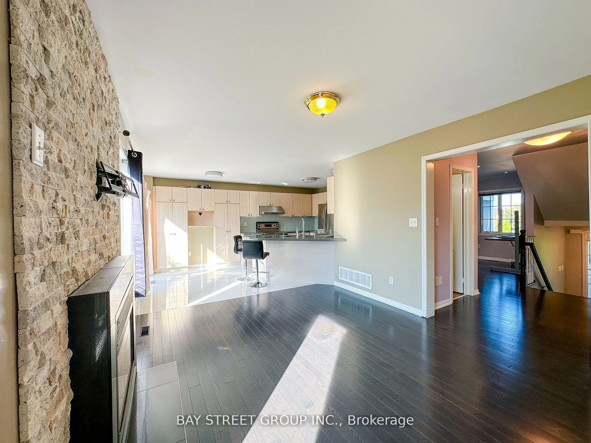 216 Equator Crescent