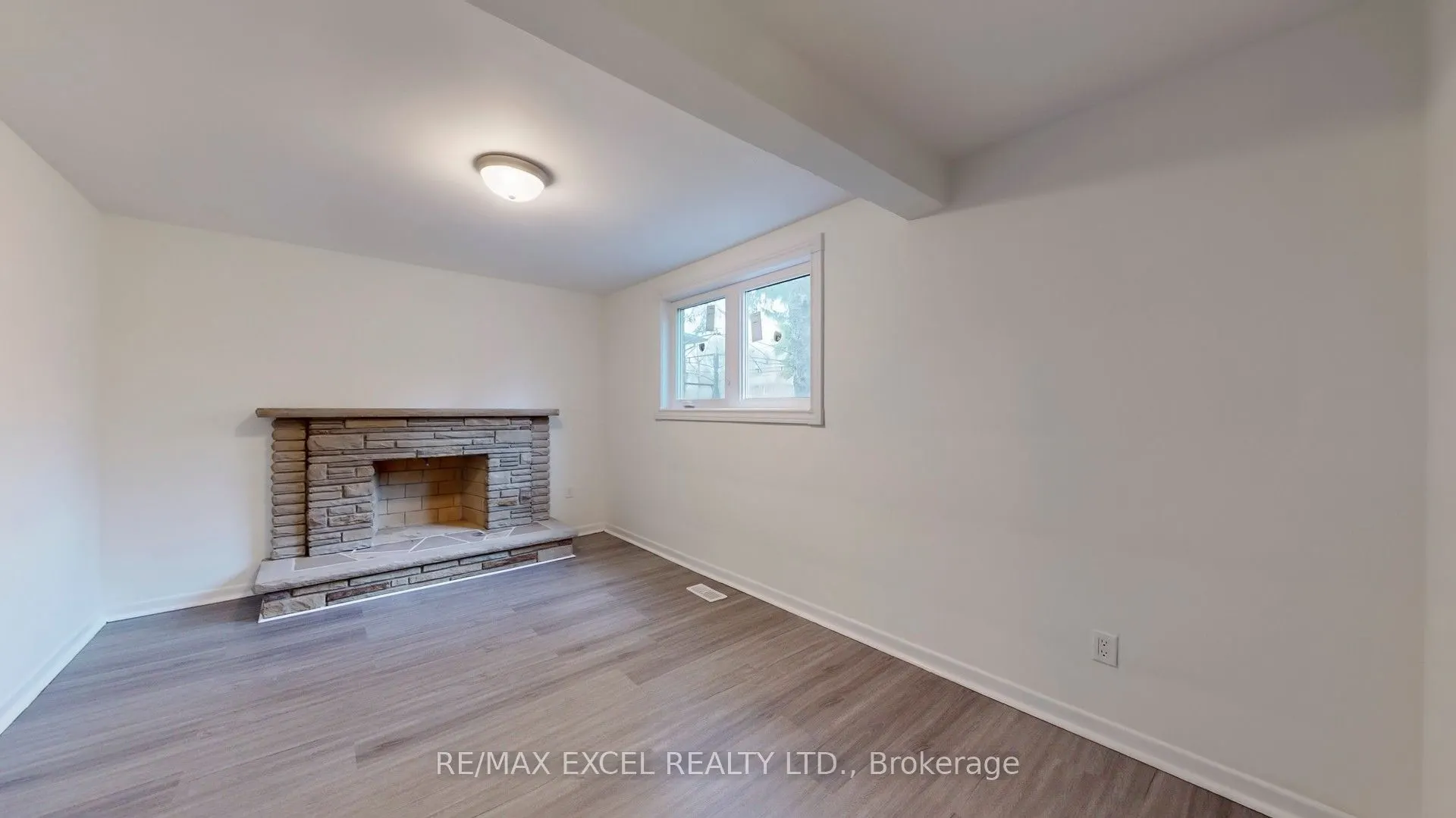 12 Lakevista Avenue