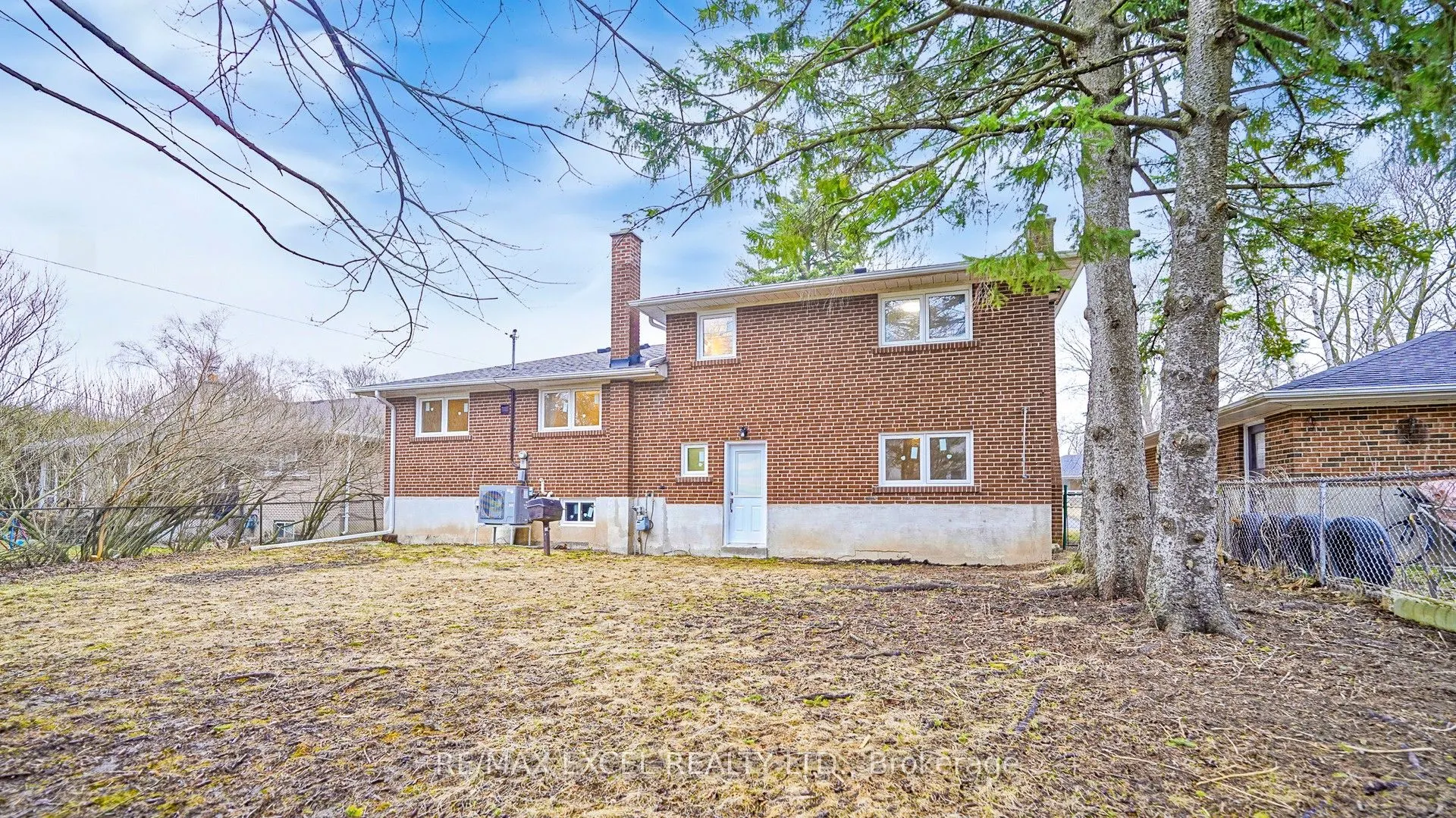 12 Lakevista Avenue
