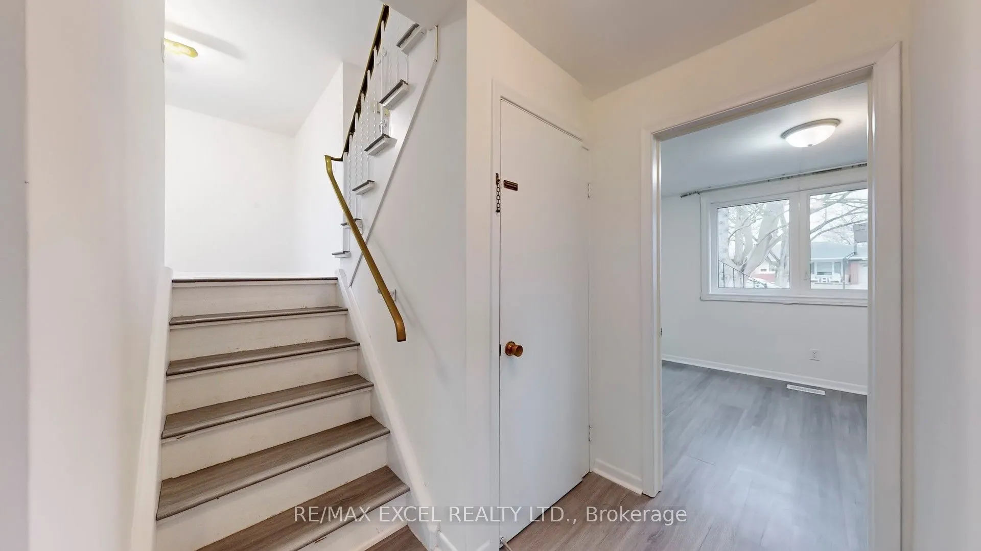 12 Lakevista Avenue