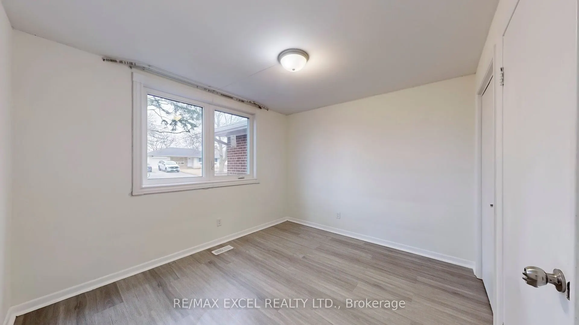 12 Lakevista Avenue