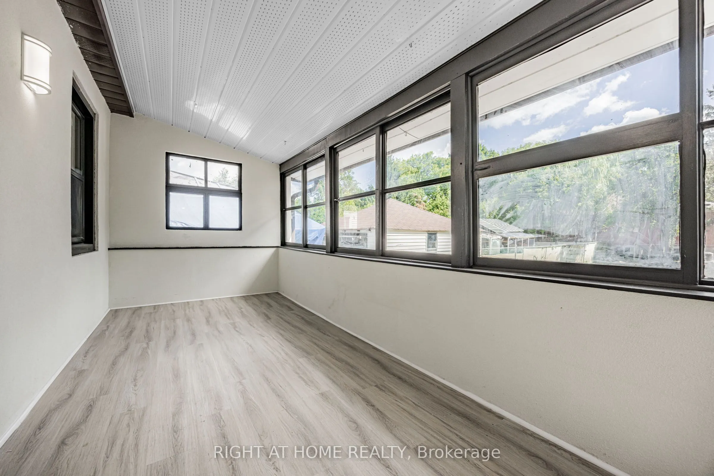 225 Essex- Basement unit Avenue