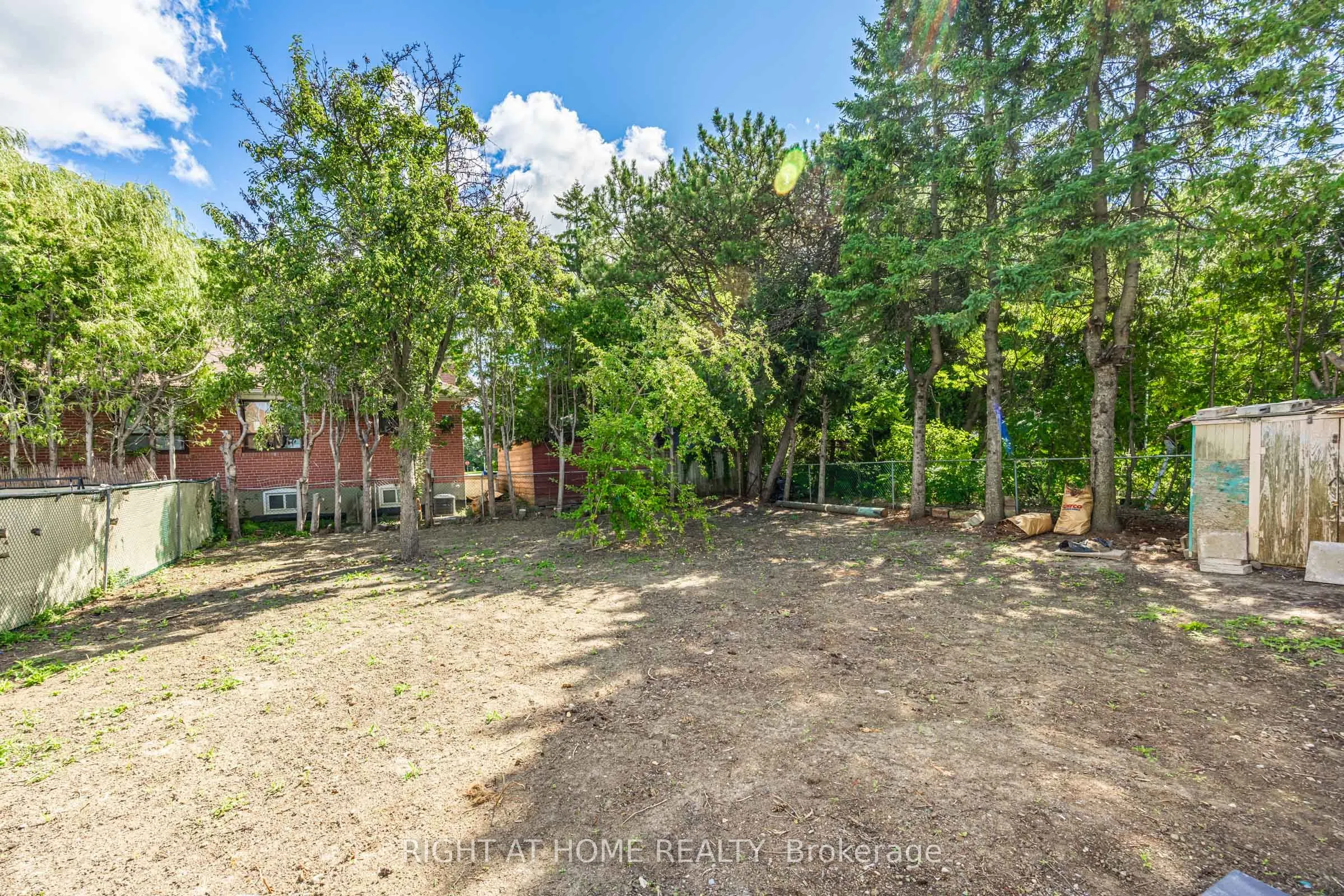 225 Essex- Basement unit Avenue