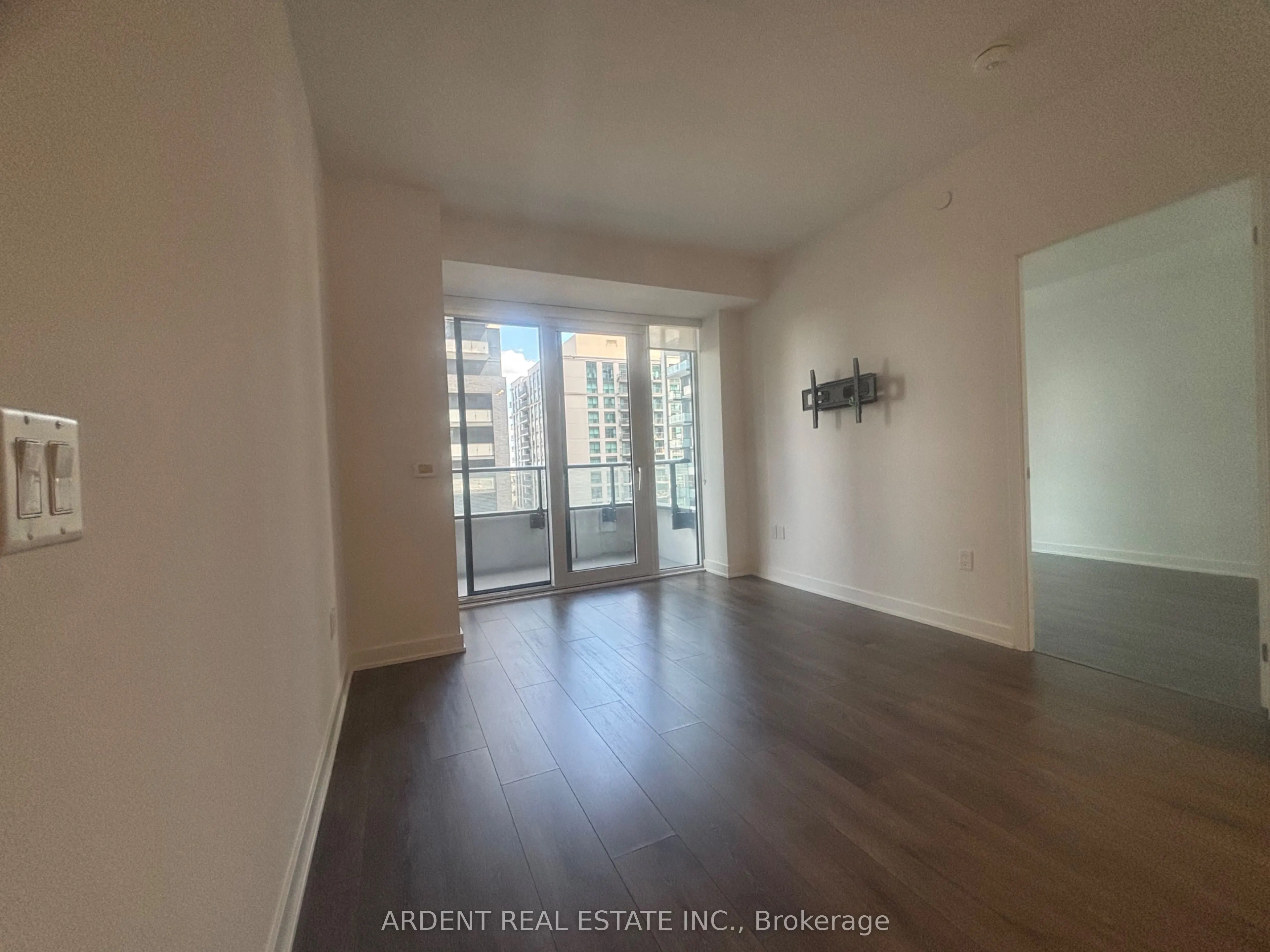 95 Oneida Crescent, #505