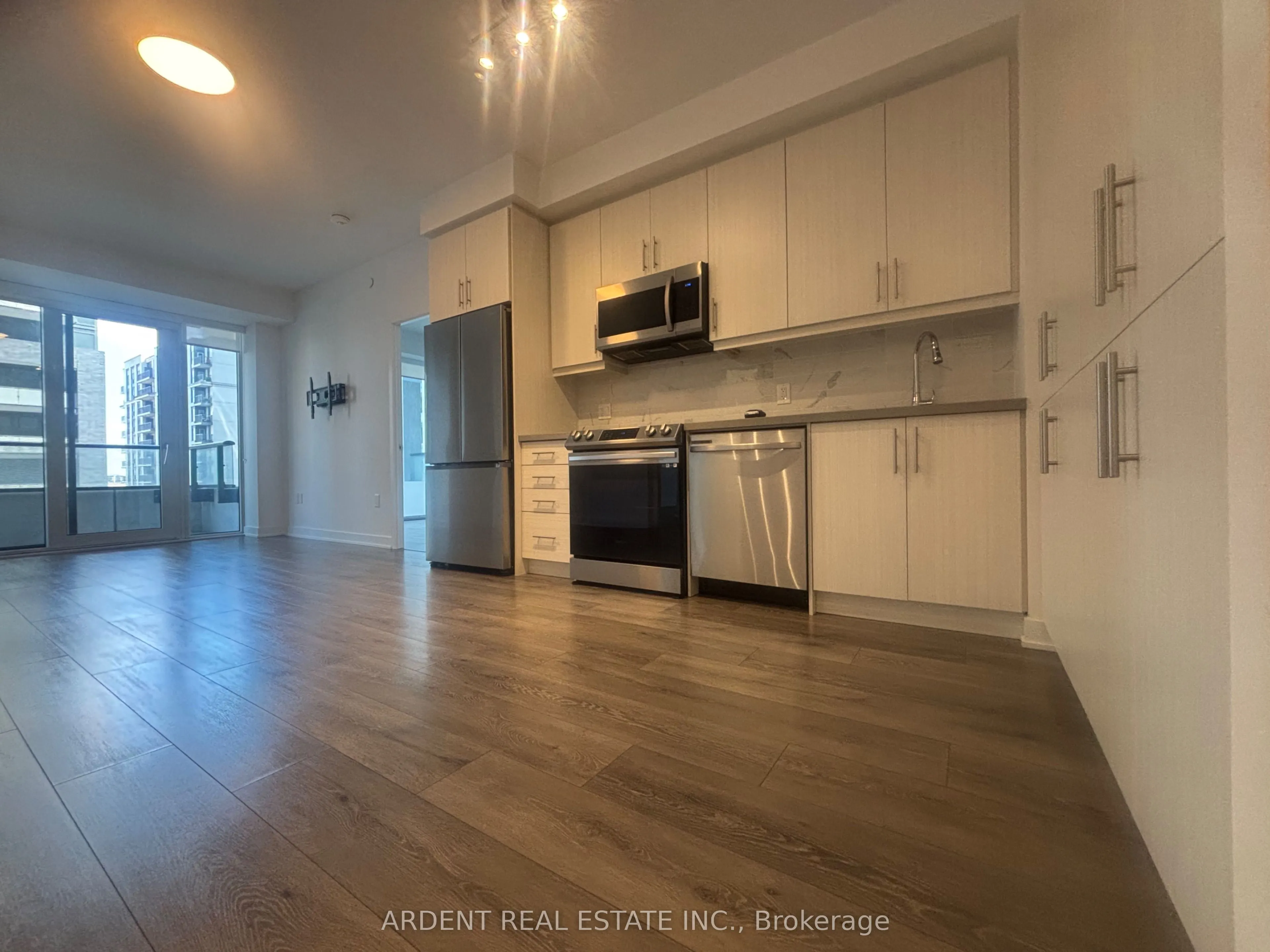 95 Oneida Crescent, #505