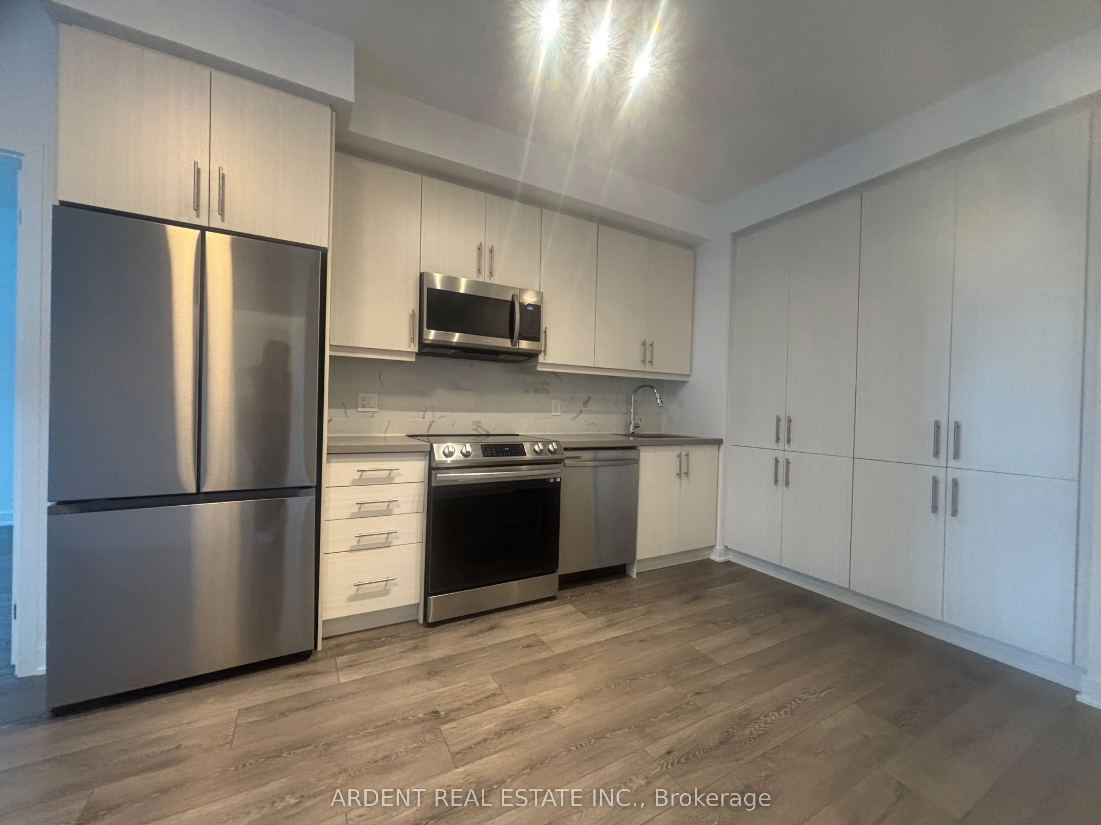 95 Oneida Crescent, #505